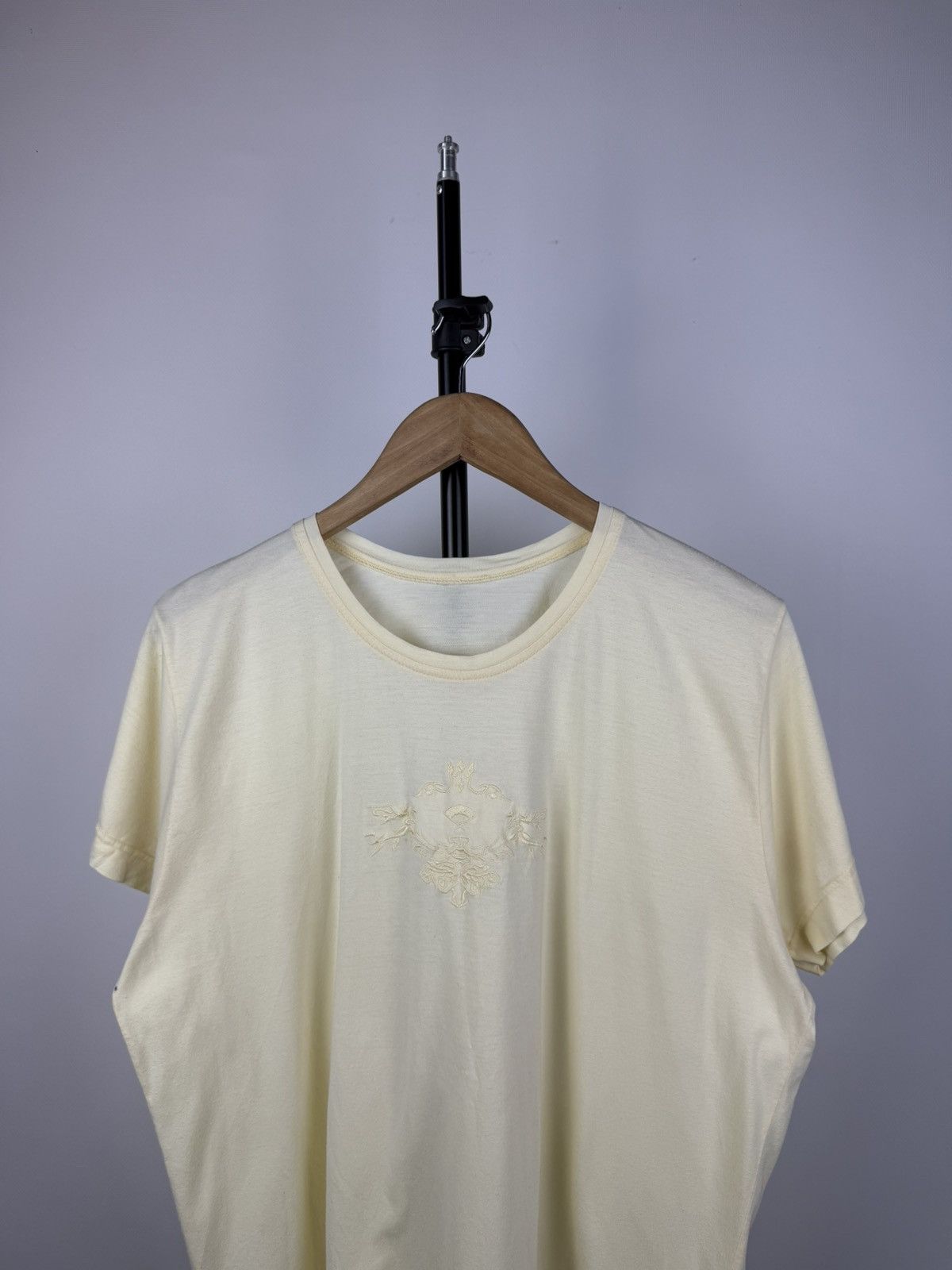 Japanese Brand × Vintage Vintage 90s Japanese style Embroidered Central LOGO Tshirt Size US L / EU 52-54 / 3 - 2 Thumbnail