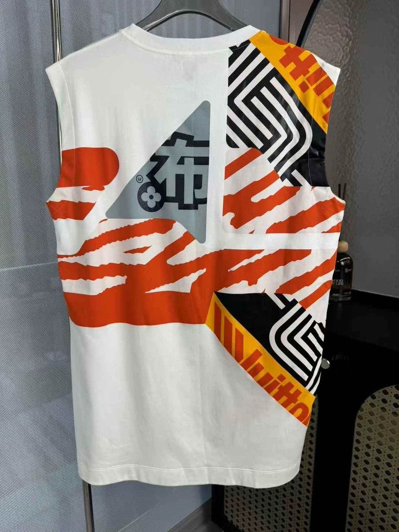 Louis Vuitton Louis Vuitton Geometric printed vest with short sleeves Size US L / EU 52-54 / 3 - 2 Thumbnail