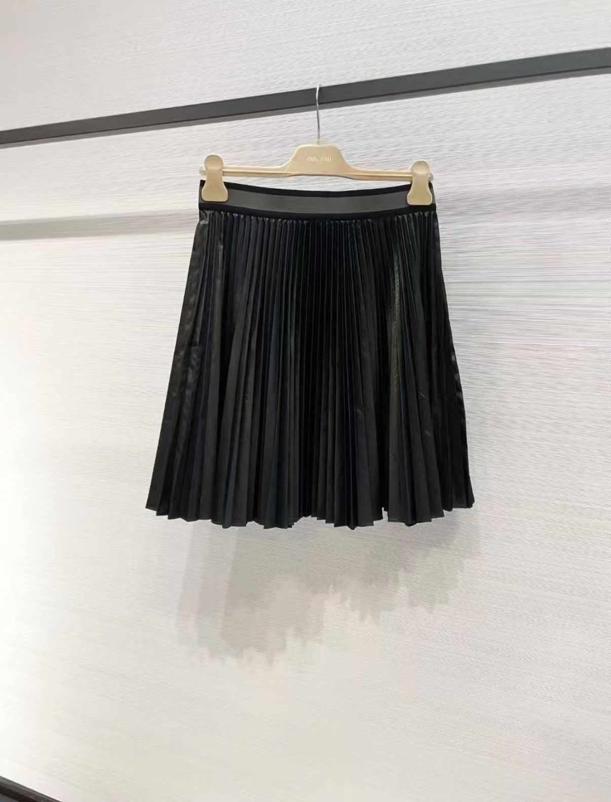 Brunello Cucinelli Brunello Cucinelli Black Metallic Pleated Midi Skirt J33 Size L / US 10 / IT 46 - 1 Thumbnail