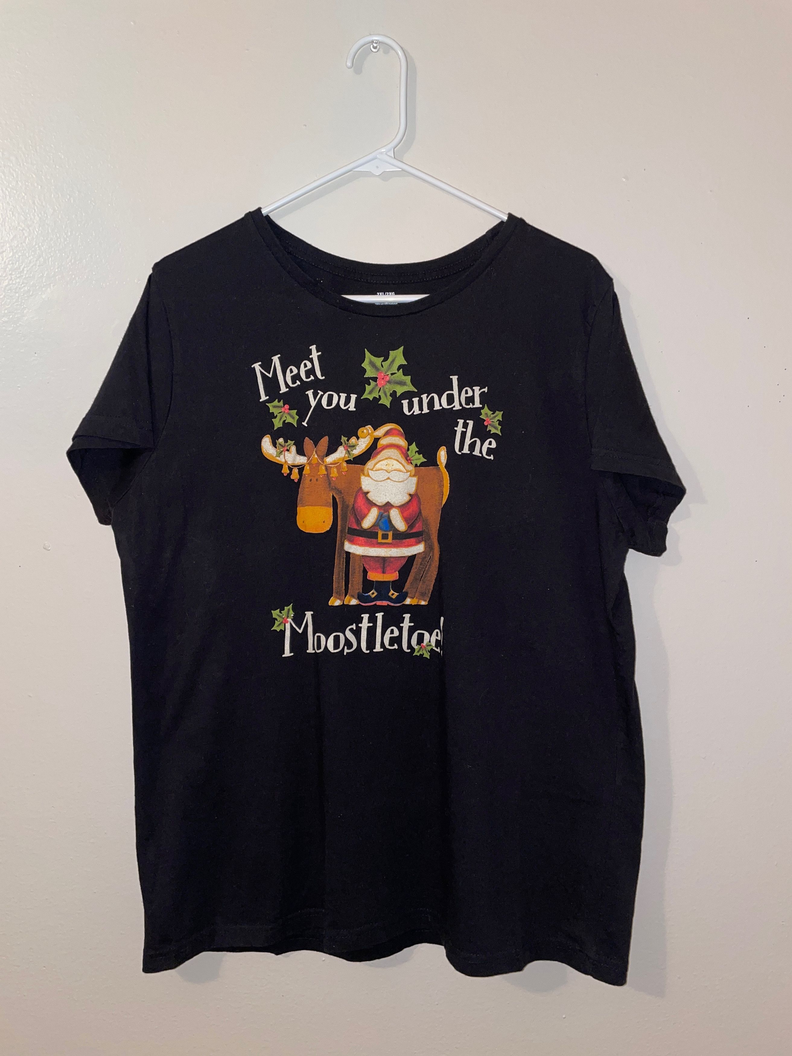 Other Under the Moostletoe Christmas shirt Size XXL / US 16-18 / IT 52-54 - 1 Thumbnail