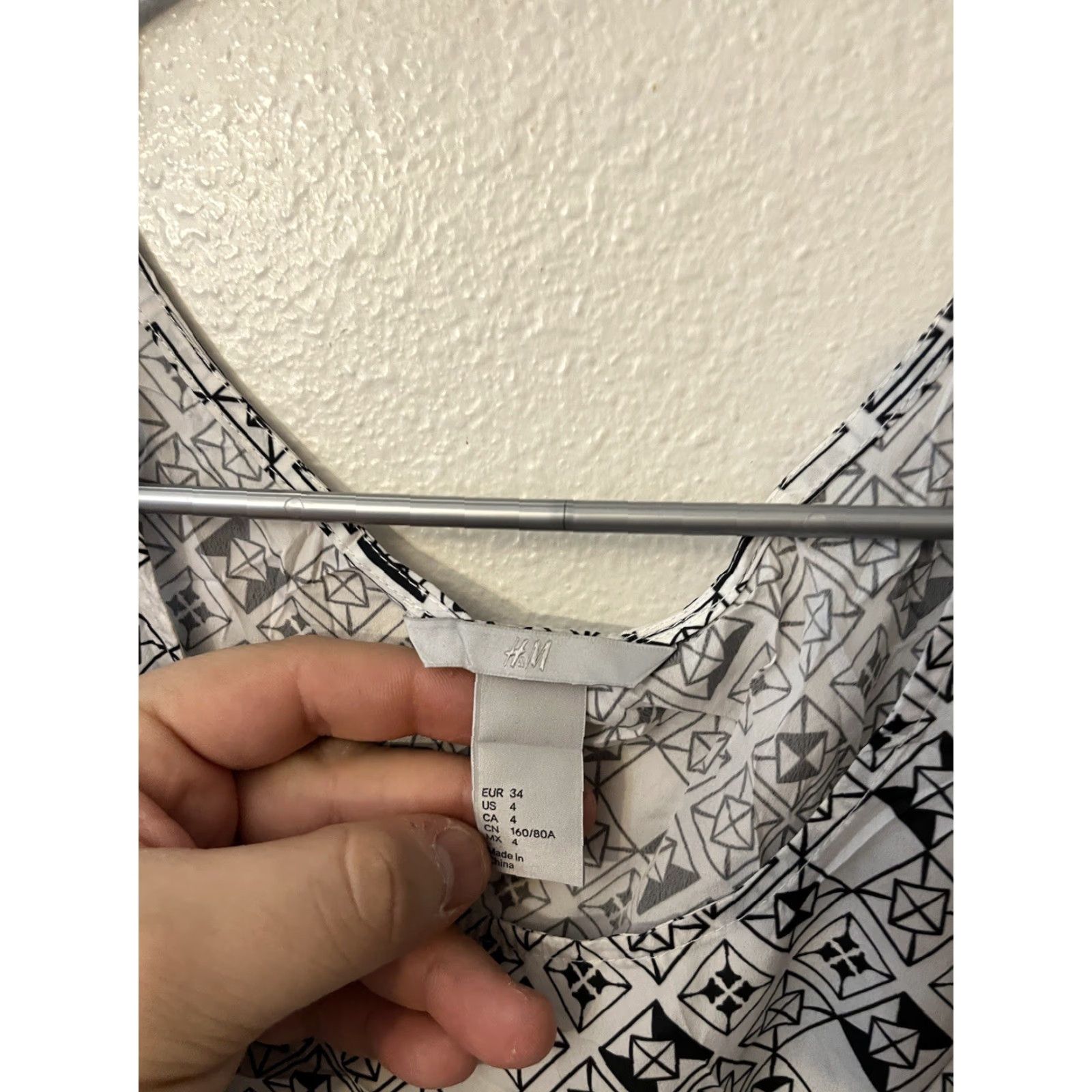 H&M H&M Geometric Print Tank Top Womens Sz 4 Black Round Neck Sleeveless Shirt Blouse Size S / US 4 / IT 40 - 2 Thumbnail