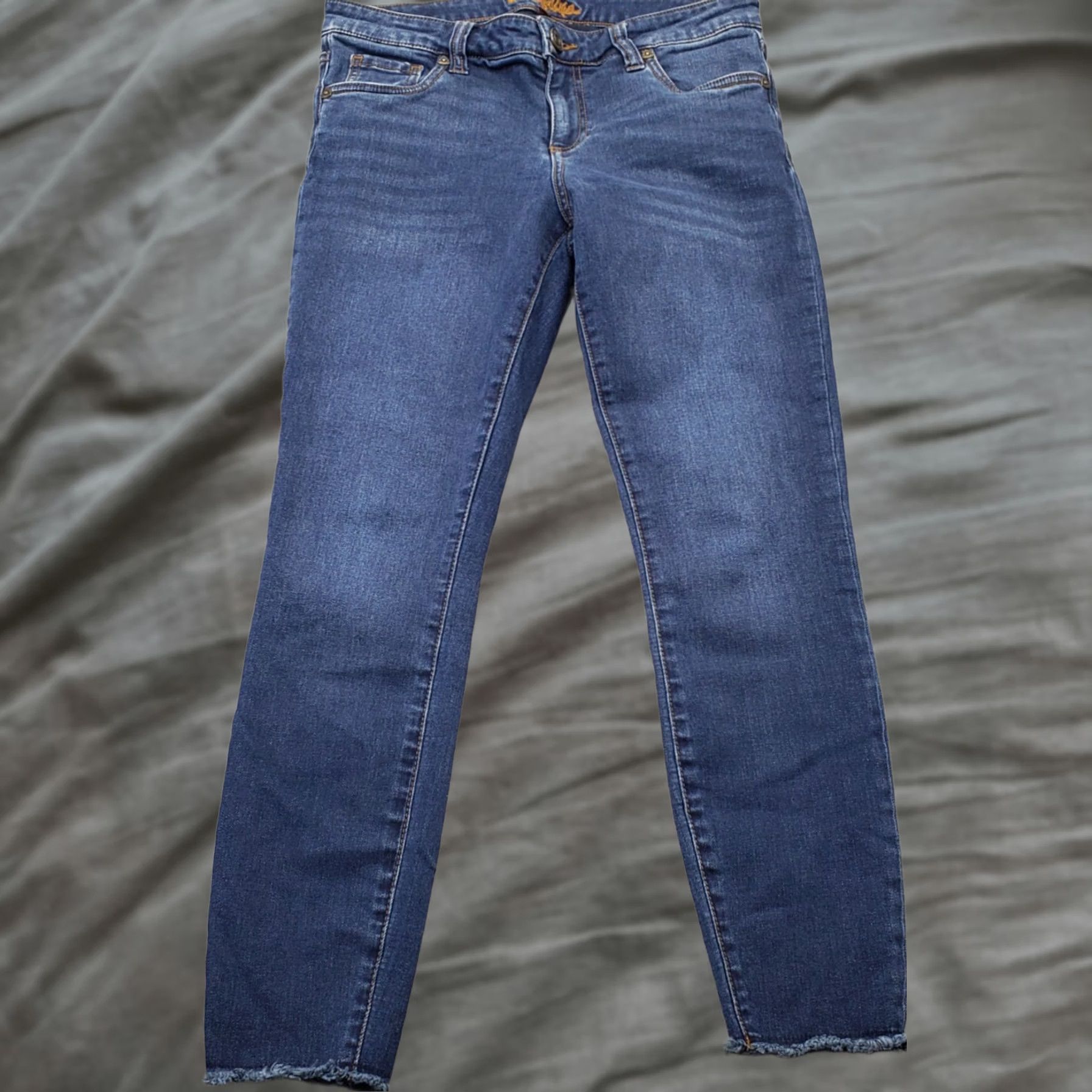Vintage KUT from the Kloth Skinny Jeans Womens 8 Blue Denim Whiskered Frayed Hem Size 30" / US 8 / IT 44 - 1 Thumbnail