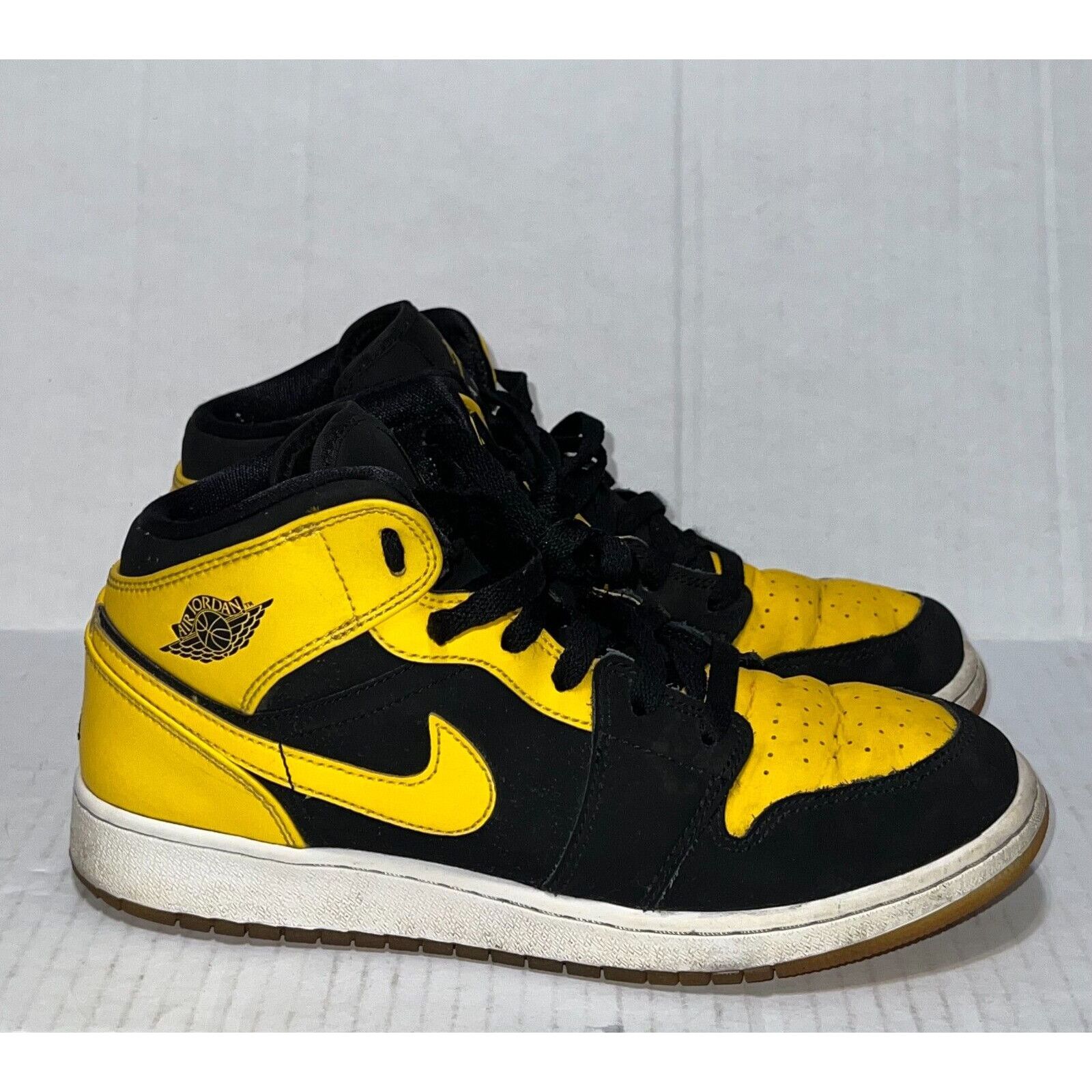 Nike NIKE 554725-035 Jordan 1 Retro Mid New Love 2017 GS Kid 6.5Y Size US 6.5 / EU 39-40 - 2 Thumbnail