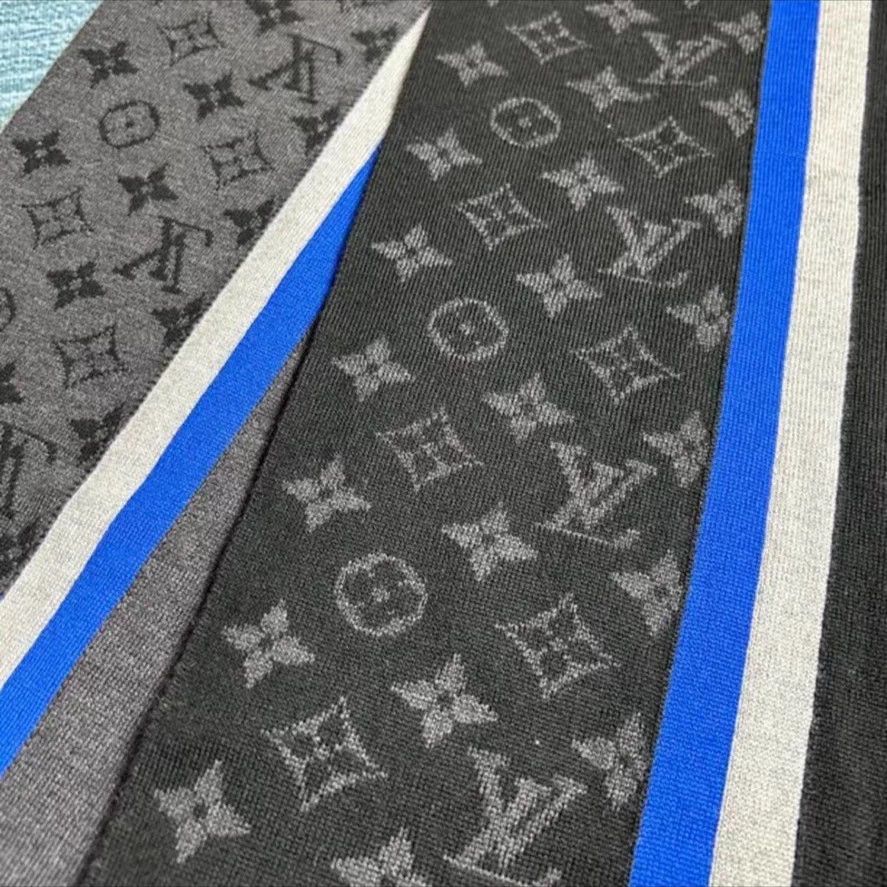Louis Vuitton Louis Vuitton monogram silk scarf Size ONE SIZE - 3 Thumbnail