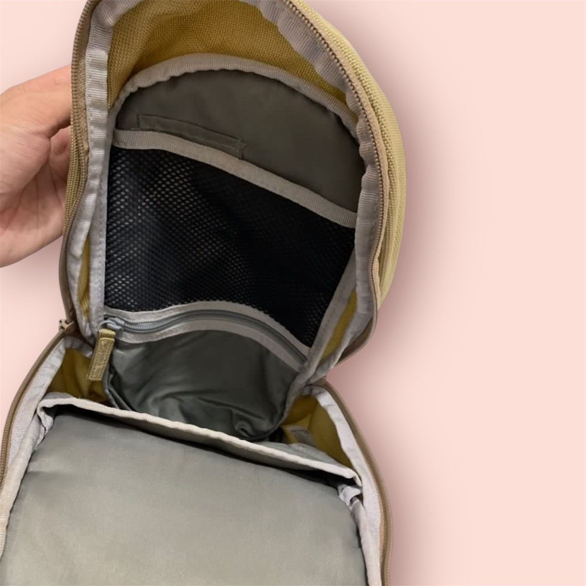 Japanese Brand × Jun Takahashi × Uniqlo DOPE UNIQLO MULTI POCKET UTILITY CROSS BODY BODYBAG Size ONE SIZE - 6 Thumbnail