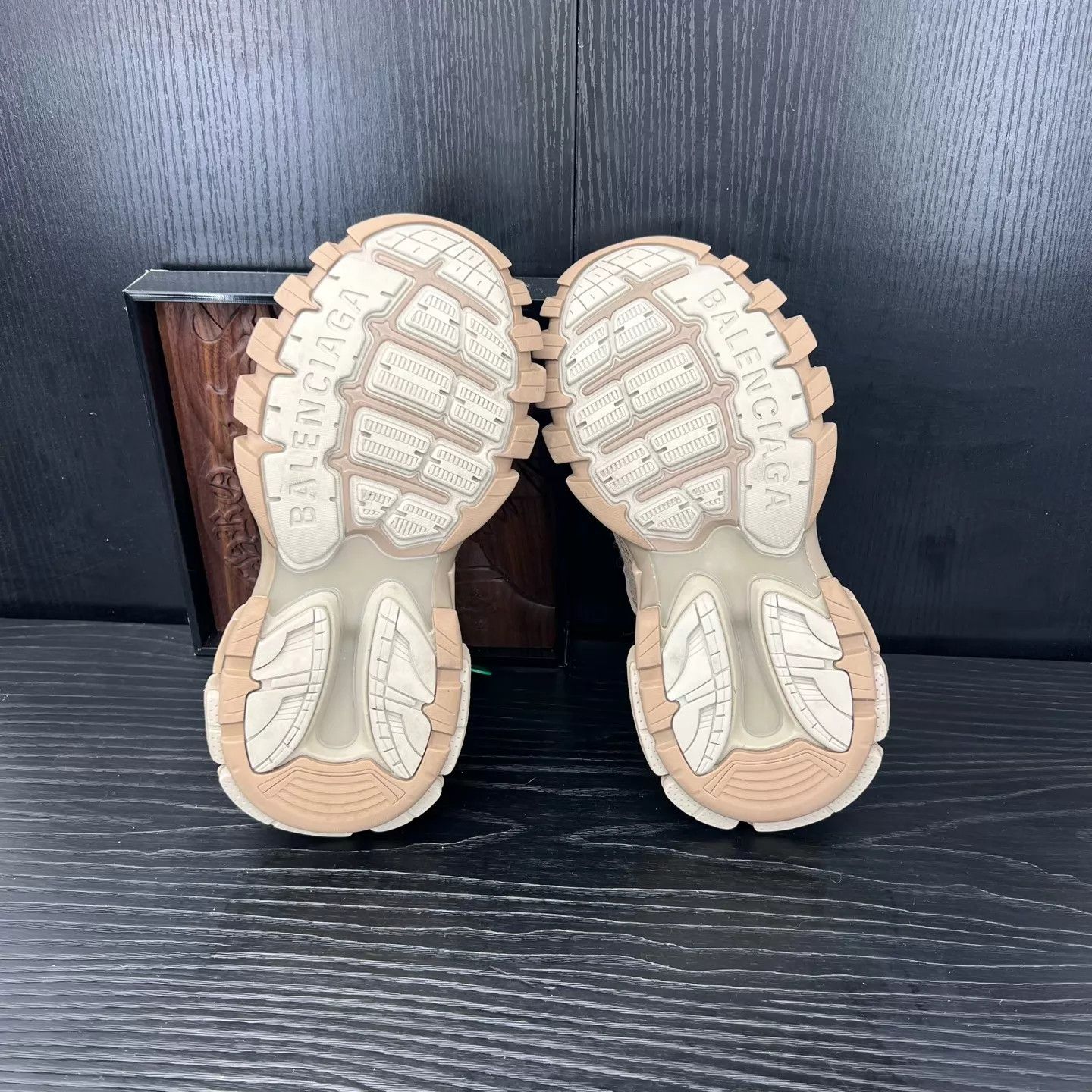 Balenciaga Balenciaga Track 3 Distressed Beige 38 Near New Size US 8 / IT 38 - 5 Thumbnail