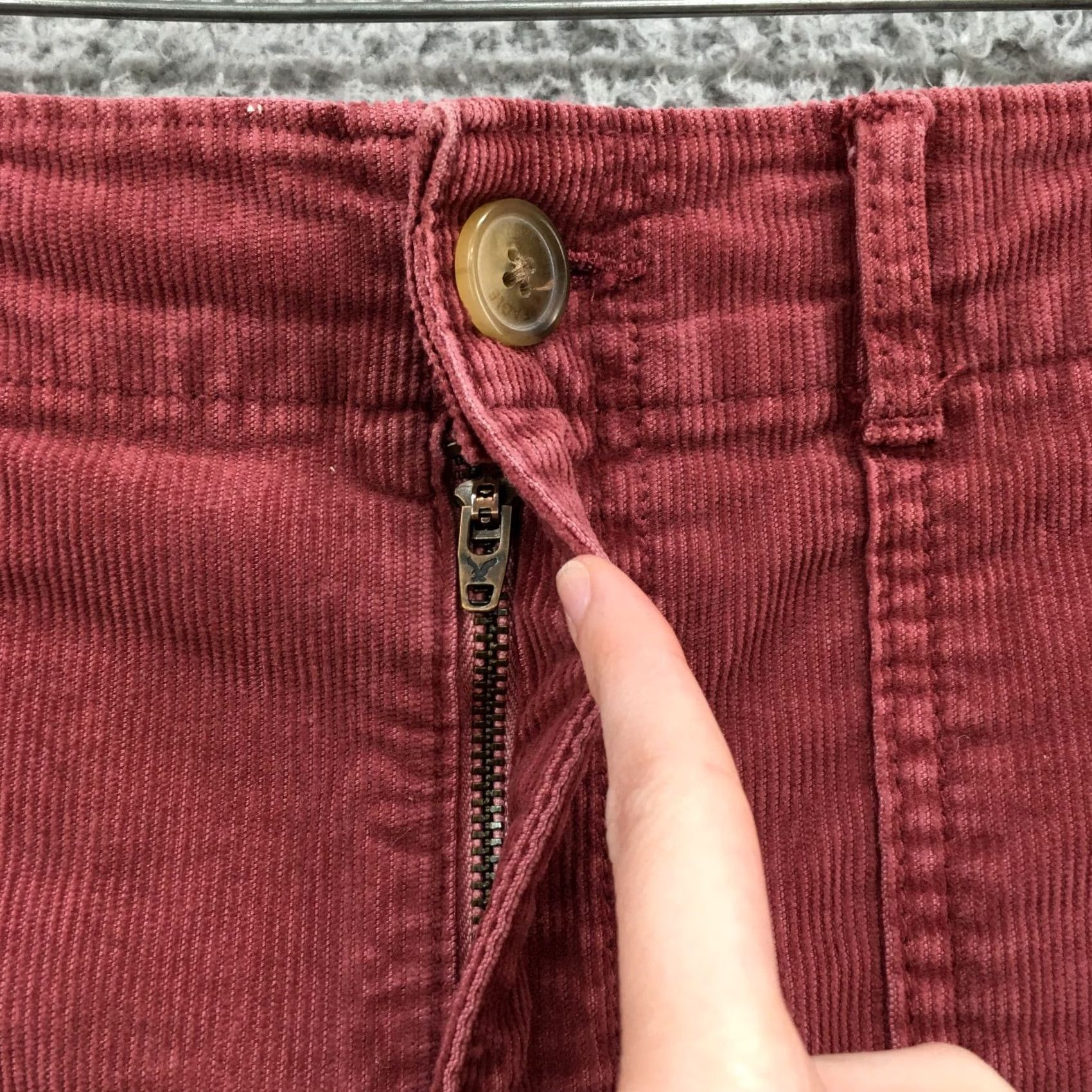 American Eagle Outfitters American Eagle Outfitters Skirt Womens 8R A-Line Corduroy Burgundy Zip Fly Short Moisture? Size 30" / US 8 / IT 44 - 3 Thumbnail