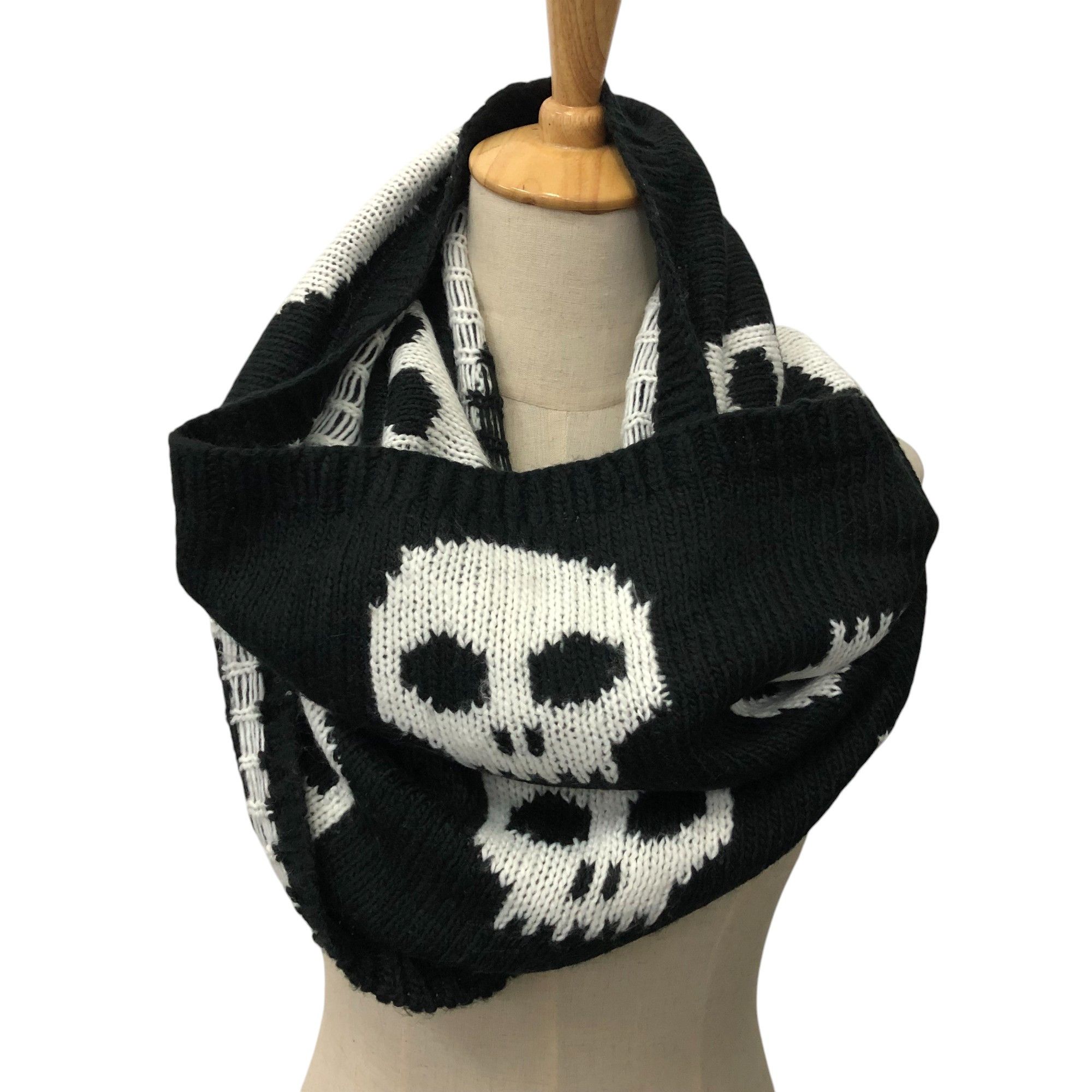 Divided Divided by H&M Skulls Scarf Muffler V936 Size ONE SIZE - 1 Thumbnail