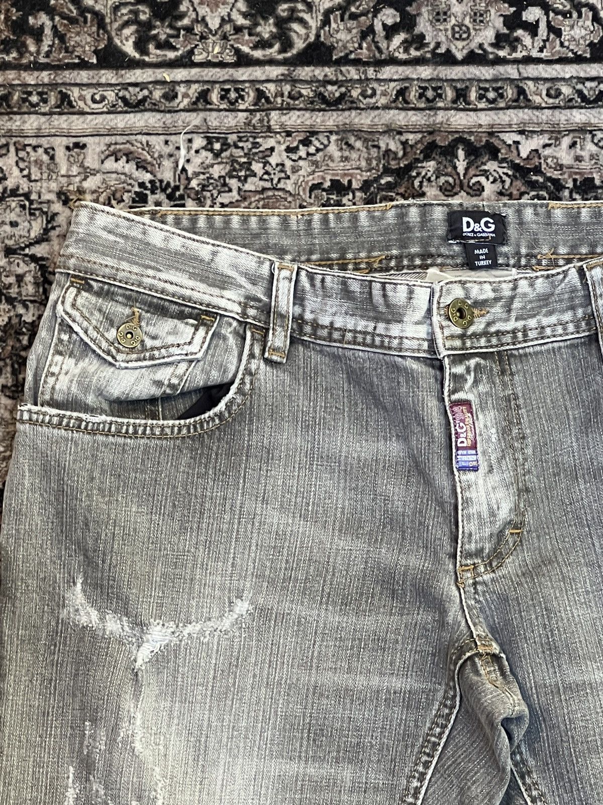 Designer × Dolce & Gabbana Dolce & Gabbana Light Gray Denim Dostressed Jeans (34W/34L) Size US 34 / EU 50 - 4 Thumbnail