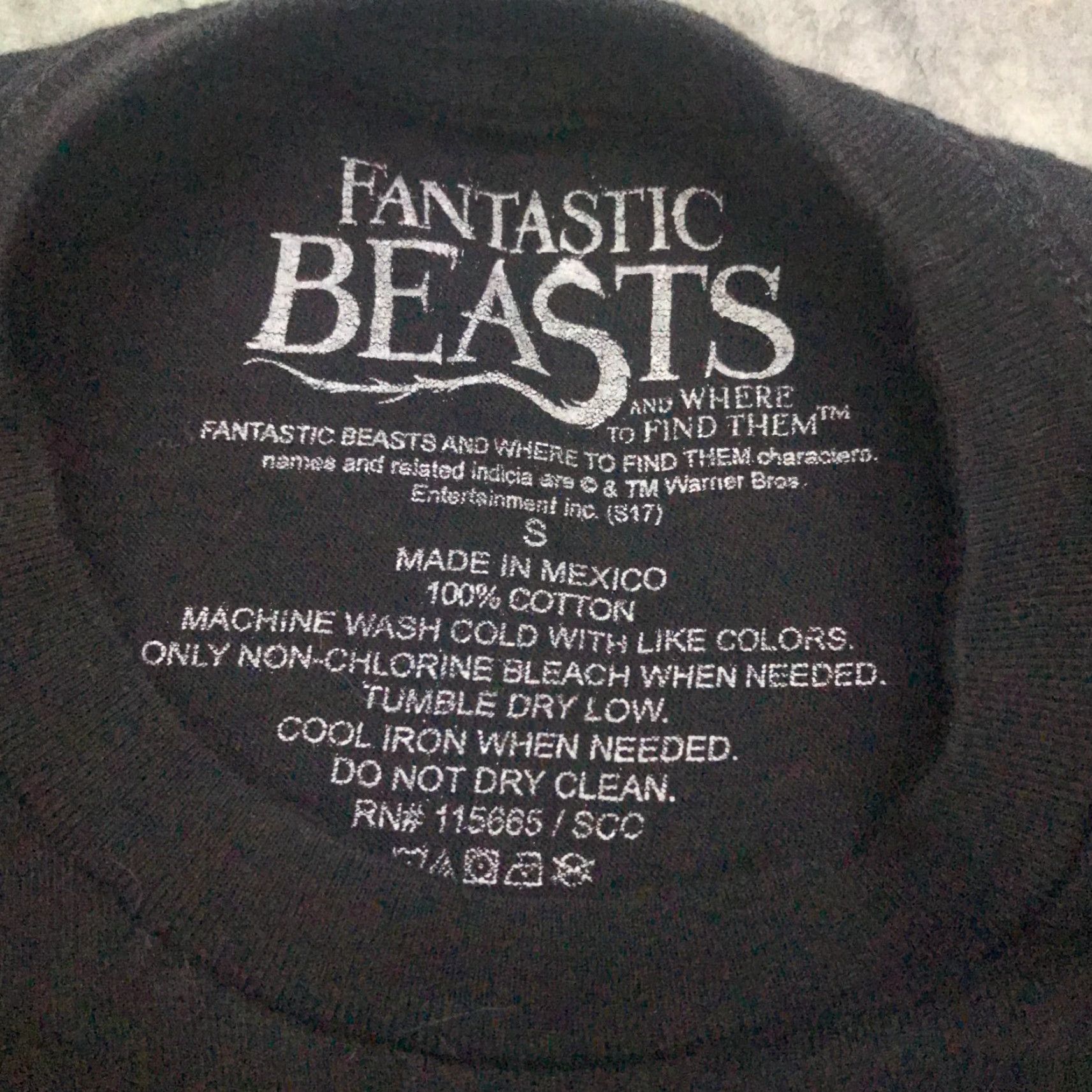 Vintage Fantastic Beasts Shirt Mens Small Black Where To Find Them Colin Farrell Shadows Shirt Logo Graphic T-Shirt Movie Size US S / EU 44-46 / 1 - 3 Thumbnail