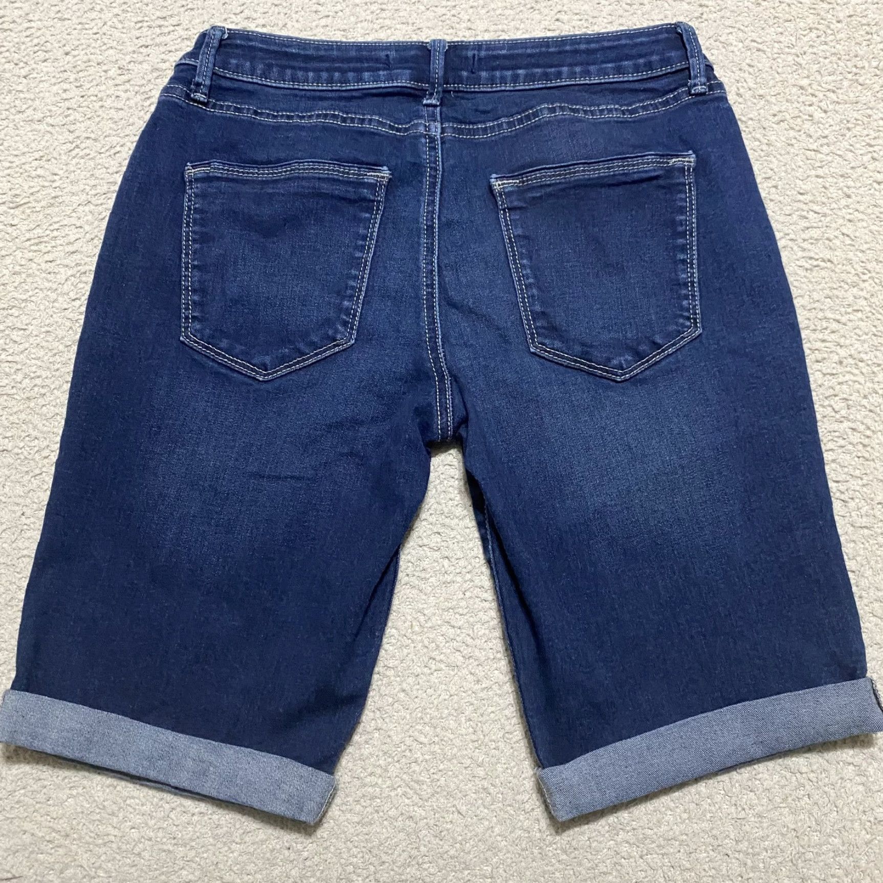 Apt. 9 APt 9 Bermuda Shorts Womens 4 Dark Wash Denim Bermuda Shorts Inseam 10" Blue 27 Waist Regular Fit Casual Womens Shorts Size 27" / US 4 / IT 40 - 2 Thumbnail