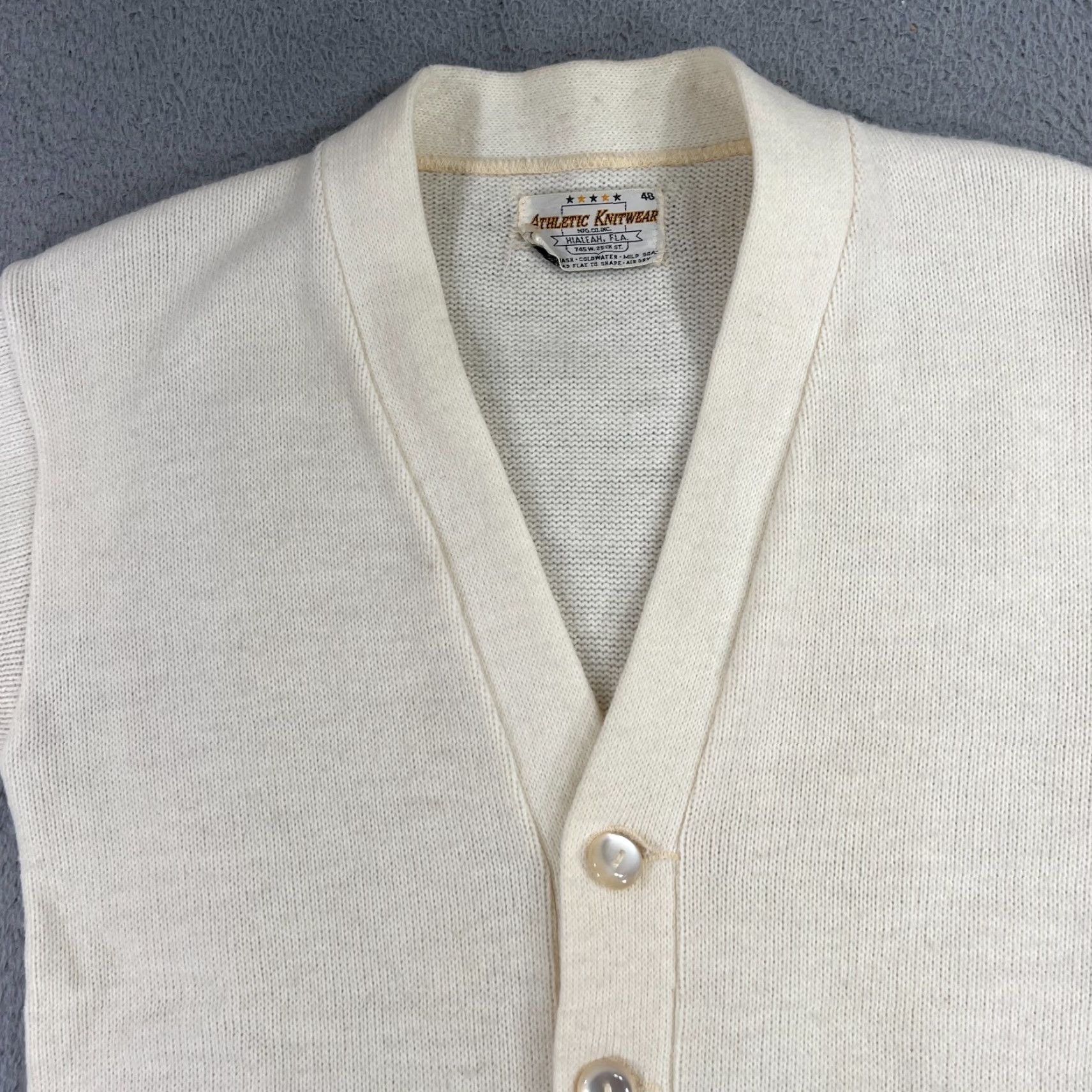 Vintage VINTAGE Athletic Knitwear Cardigan Sweater Women's Small White 80s Preppy Button Down V-Neck Knitwear Pockets Size S / US 4 / IT 40 - 3 Thumbnail
