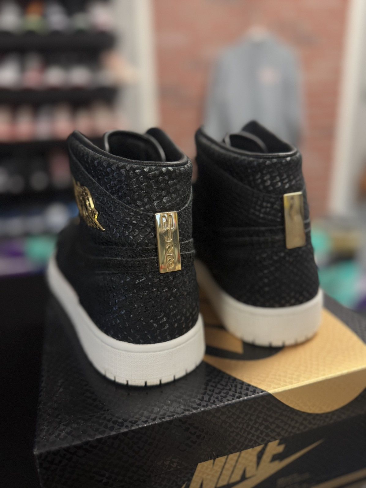 Jordan Brand × Nike Size 12- AIR JORDAN 1 RETRO PINNACLE 2015 RARE Size US 12 / EU 45 - 9 Thumbnail