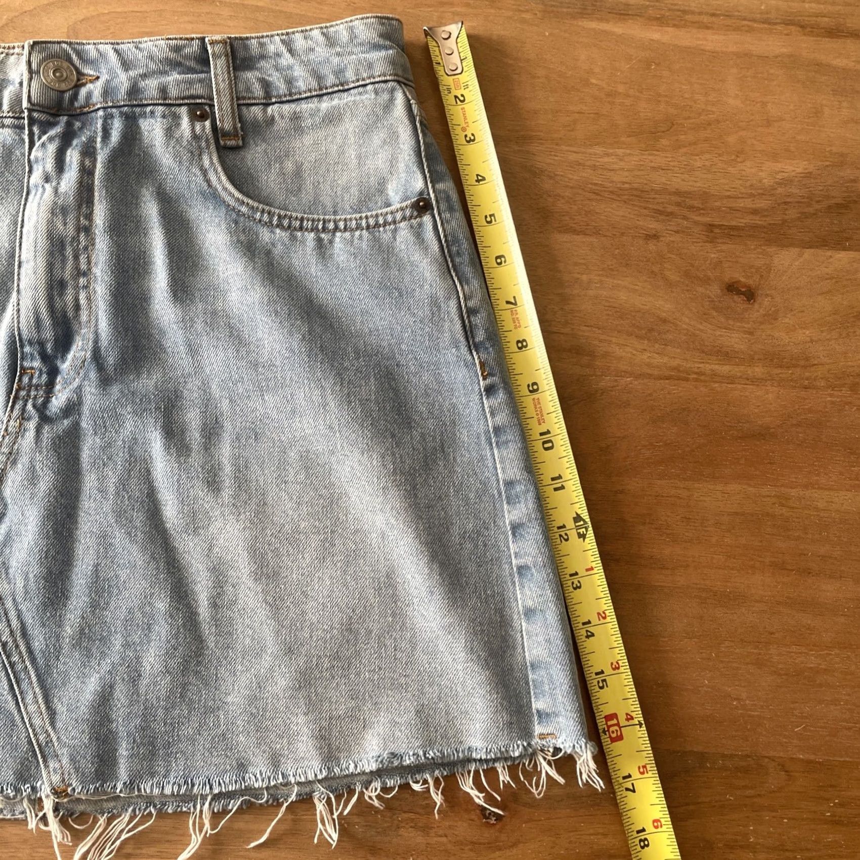 Urban Outfitters Urban Outfitters Denim Mini Skirt Womens Size Large 31 Waist Hi-Rise Raw Hem Blue Size 36" / US 14 / IT 50 - 5 Thumbnail
