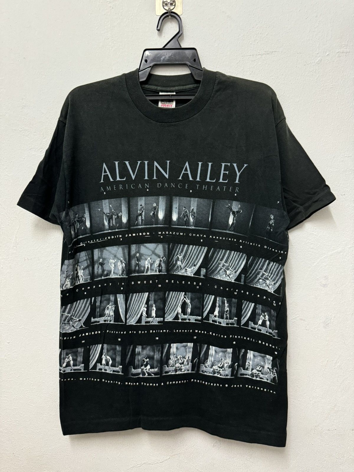 Fruit Of The Loom Vintage 90’s Alvin Ailey American Dance Theatre shirt Size US L / EU 52-54 / 3 - 1 Thumbnail