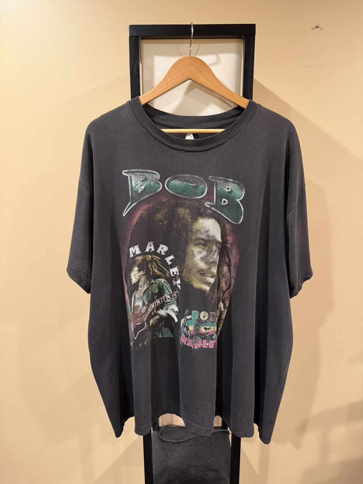Vintage Vintage Bob Marley 90s One Love Memorial Faded T-Shirt Size US XXL / EU 58 / 5 - 1 Thumbnail