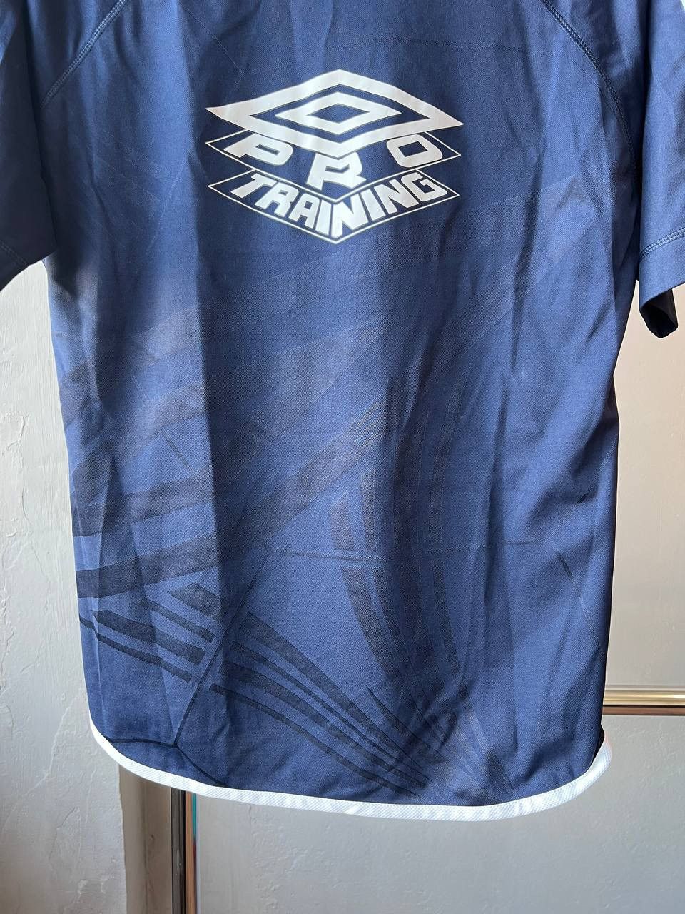 Umbro 1999/2000 CHELSEA FC RARE TRAINING SOCCER JERSEY SHIRT SZ M Size US M / EU 48-50 / 2 - 16 Thumbnail