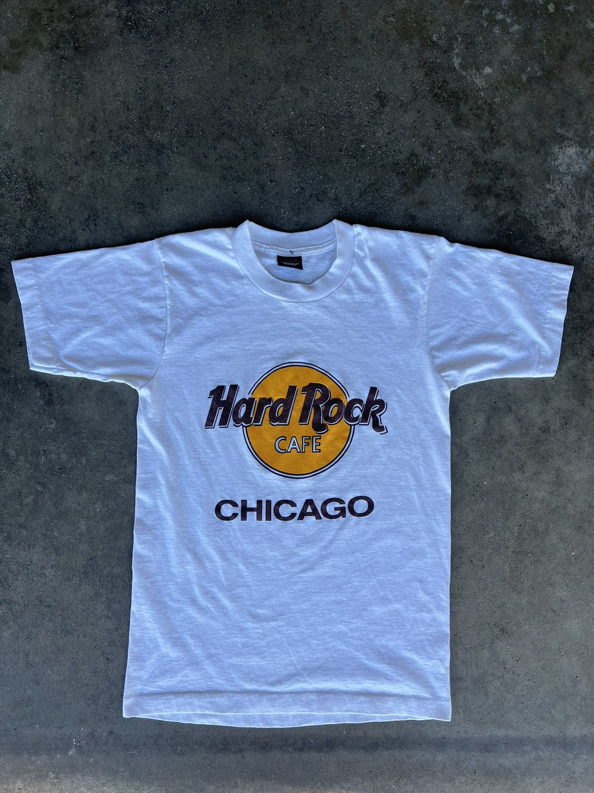 Fruit Of The Loom × Hard Rock Cafe × Vintage 80’s Vintage White Hard Rock Cafe Chicago shirt Size US S / EU 44-46 / 1 - 1 Thumbnail
