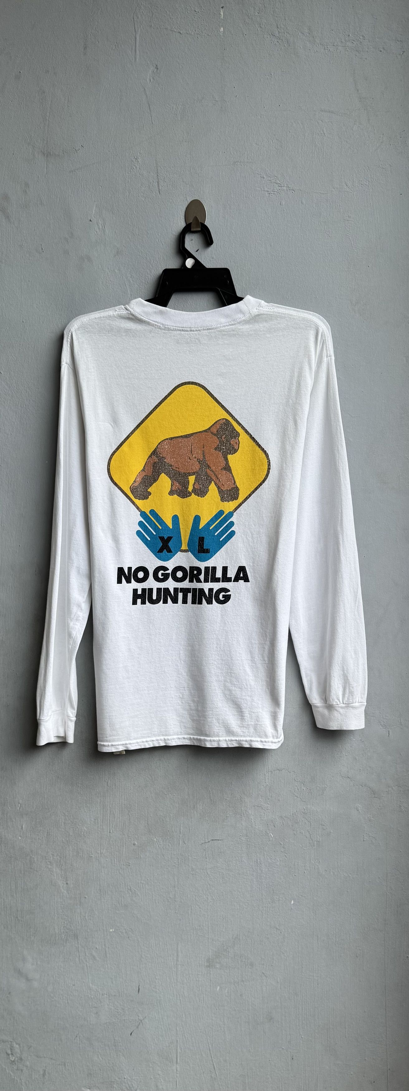 X-LARGE X-Large No Gorilla Hunting T-Shirt Size US L / EU 52-54 / 3 - 1 Thumbnail