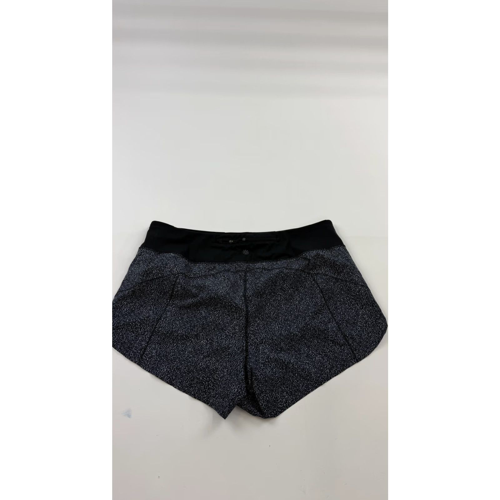 Athleta Athleta Run Free 3.5" Printed Short Womens L Black White Speckle Pattern Quick Dry Pockets Athletic Running Gym Training Size 36" / US 14 / IT 50 - 7 Thumbnail