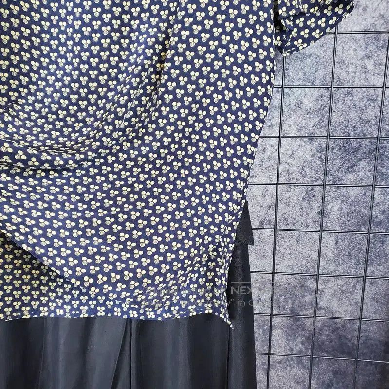 Dior Dior Navy Silk Print Short Sleeve Top . Size M / US 6-8 / IT 42-44 - 5 Thumbnail