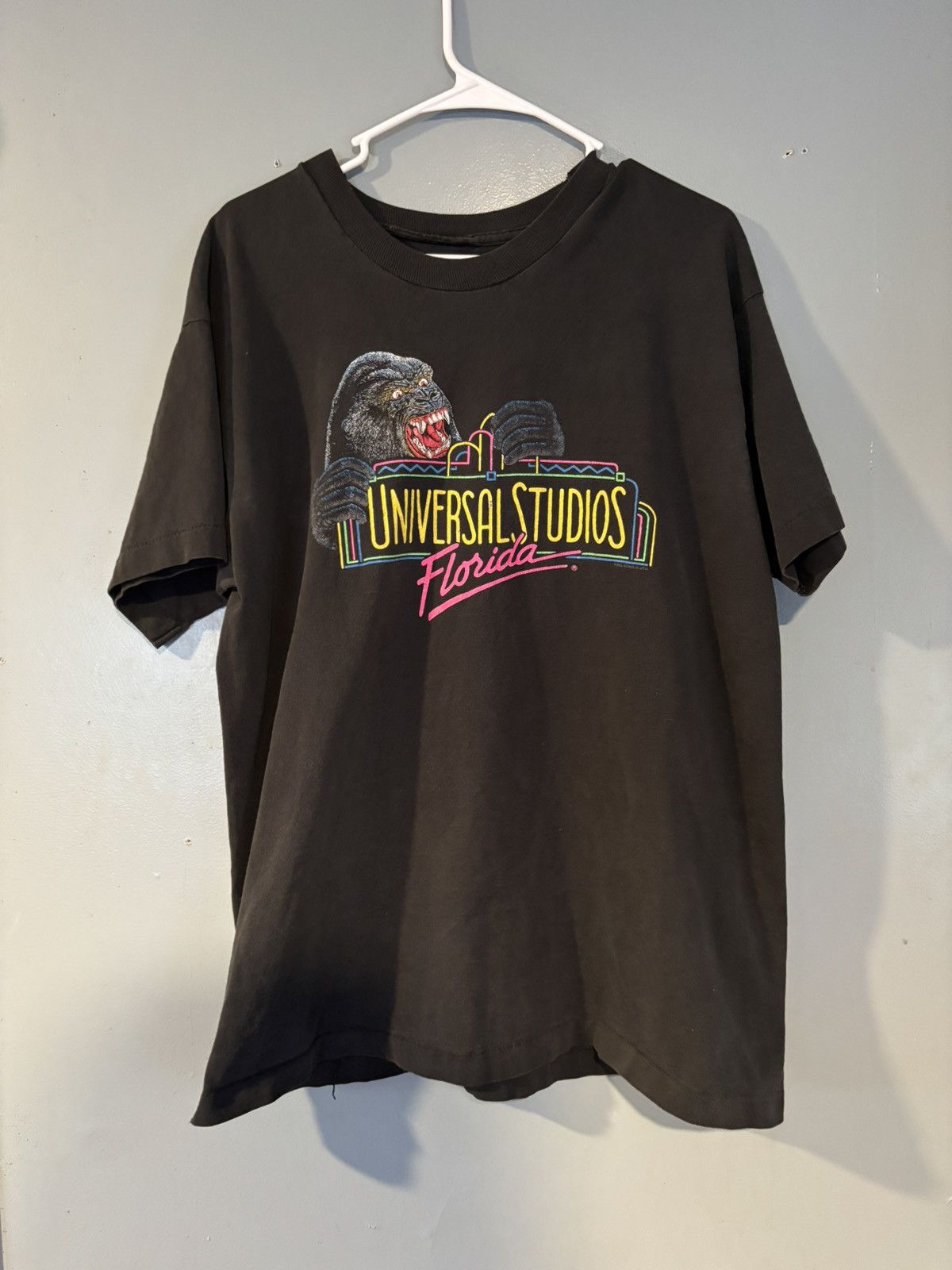 Vintage Vintage 90s Universal Studios Florida King Kong Tshirt Size US XL / EU 56 / 4 - 1 Thumbnail
