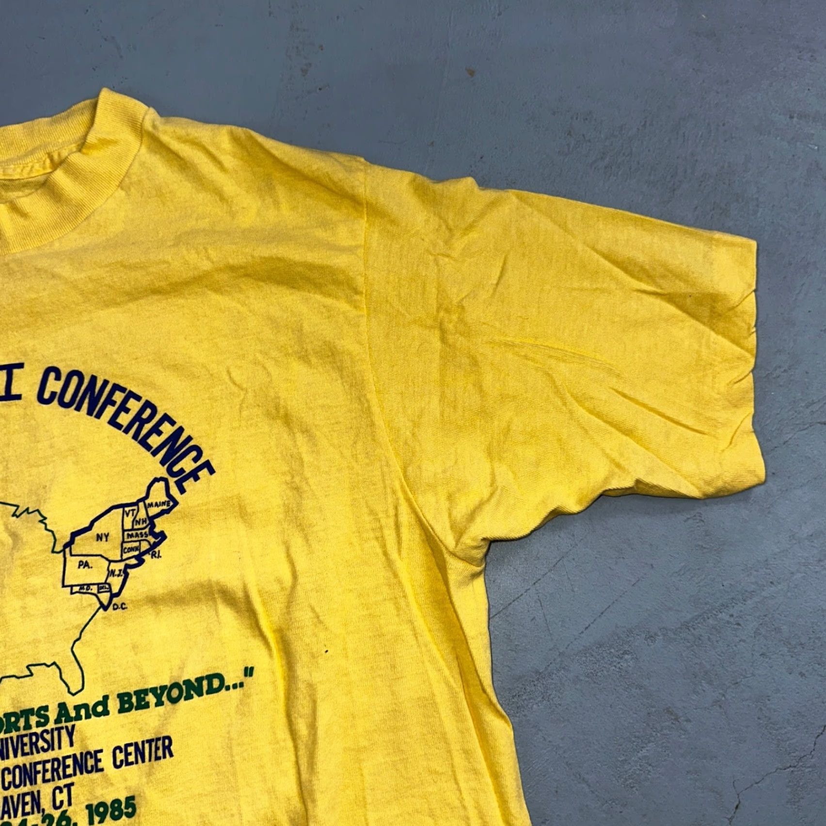 Vintage Vintage Yale University 1985 NIRSA Screen Stars T-Shirt Men L Yellow Collegiate College Educational Graphic Size US L / EU 52-54 / 3 - 3 Thumbnail