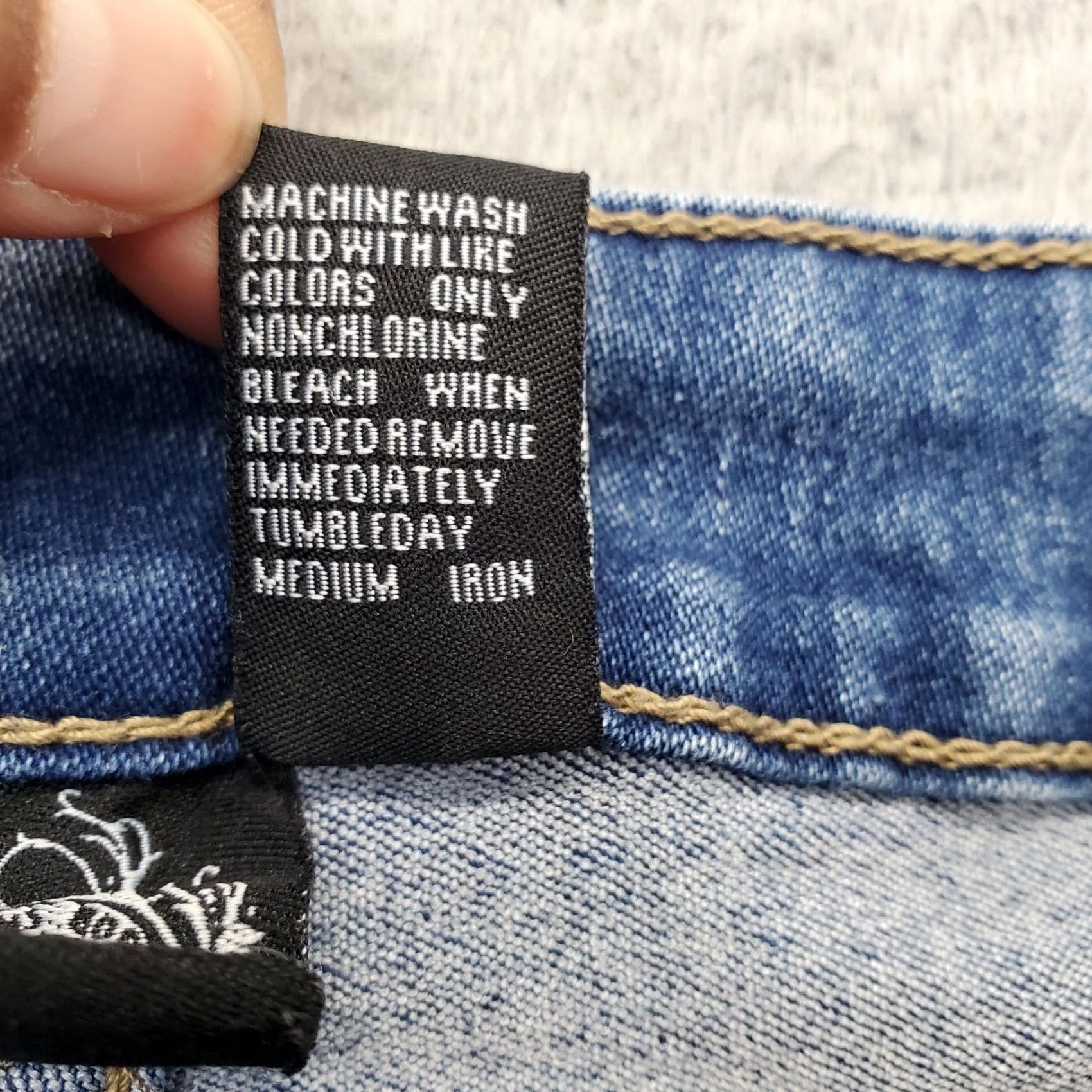 Vintage BOB Skinny Jeans Women's 1/2 Blue Denim Medium Wash Whiskered Low Waist Jeans Womens Blue Denim Slim Fit 1/2 (Note: "Jeans" limits repetition) Size 25" / US 0 / IT 36 - 7 Thumbnail