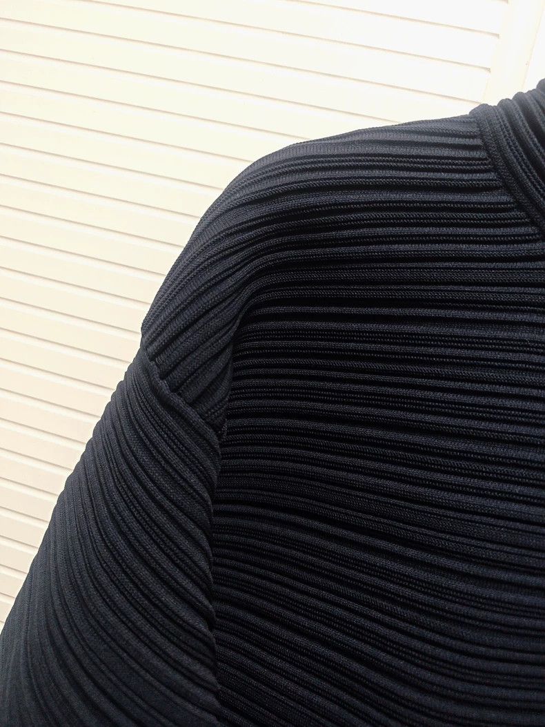 Issey Miyake Issey Miyake size:one size Black knitted top Size S / US 4 / IT 40 - 4 Thumbnail
