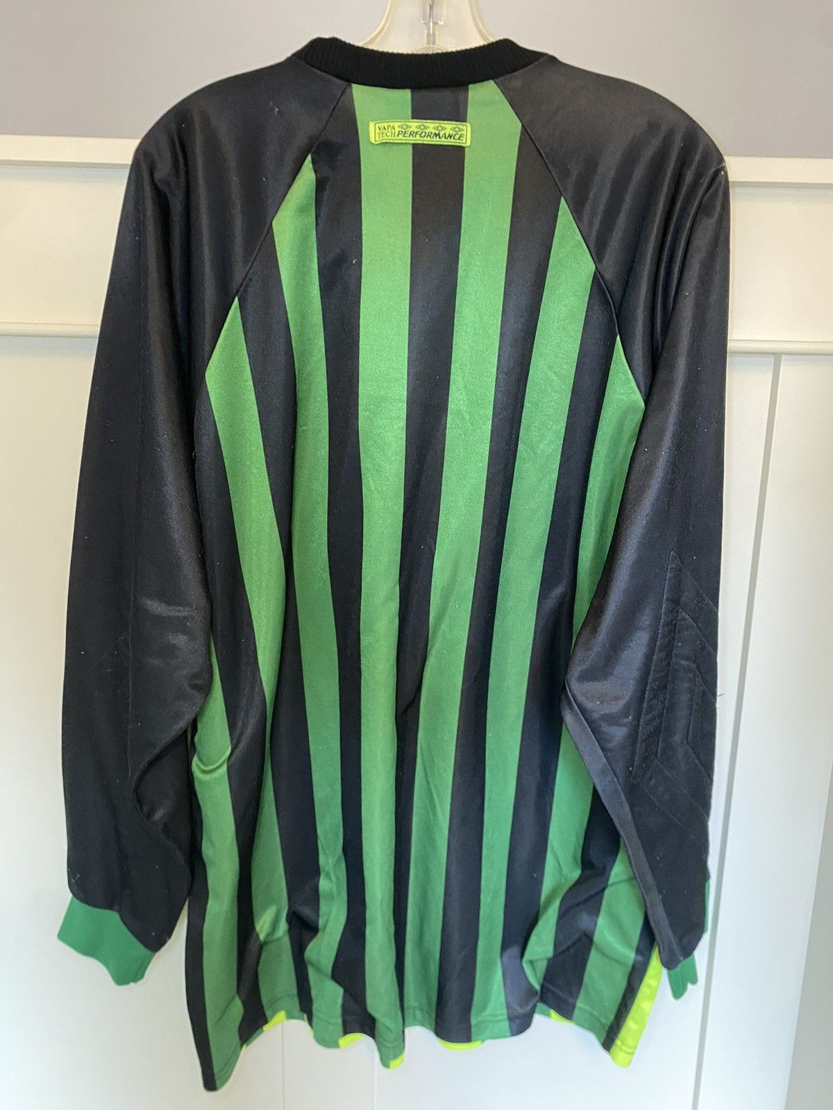 Umbro Rare vintage 1997-98 ManchesterUnited ChampionsLeague jersey Size US XL / EU 56 / 4 - 2 Thumbnail