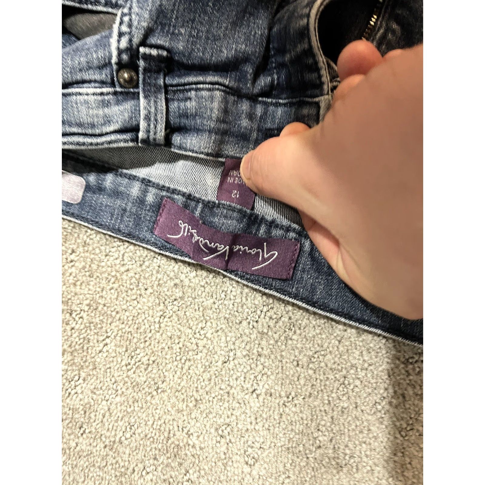 Gloria Vanderbilt Gloria Vanderbilt Jeans Women Blue 12 Straight Fit Amanda Distress Denim 28.5in Inseam Regular Rise High Mens Womens Girls? Size 34" / US 12 / IT 48 - 5 Thumbnail