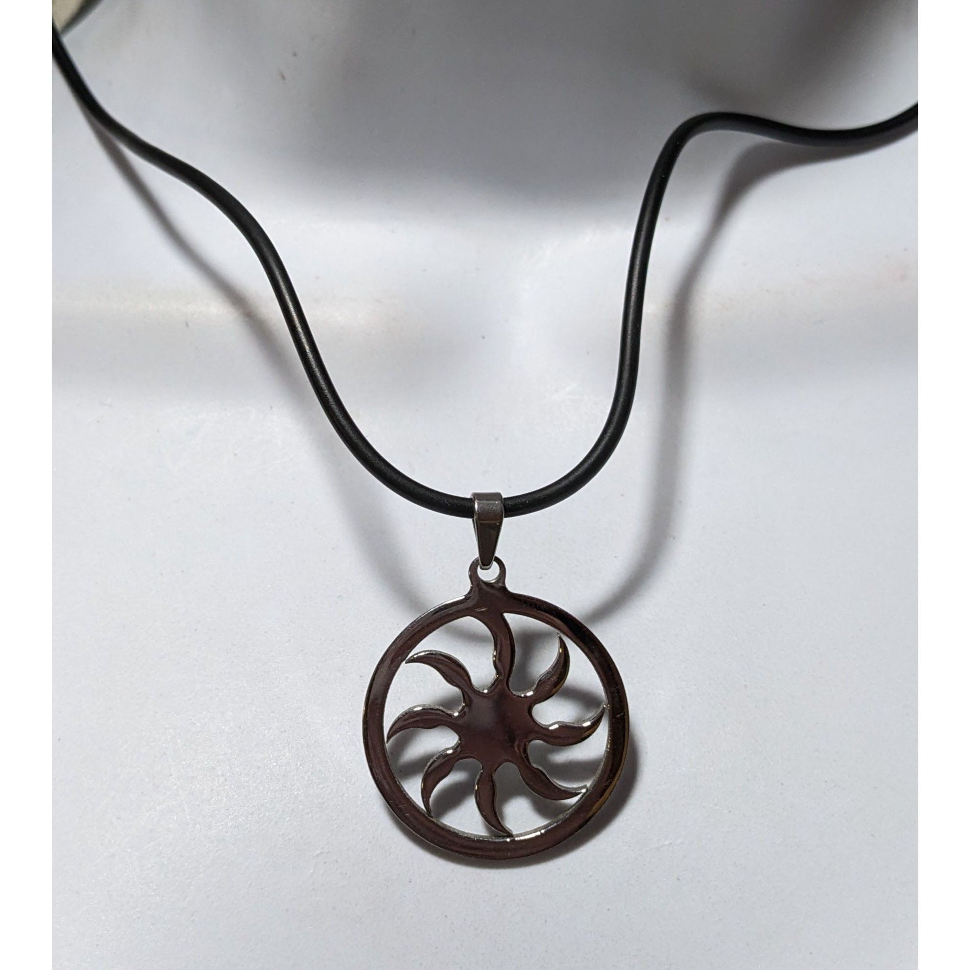Other 90s Style Stainless Steel Sun Pendant Necklace Size ONE SIZE - 2 Thumbnail