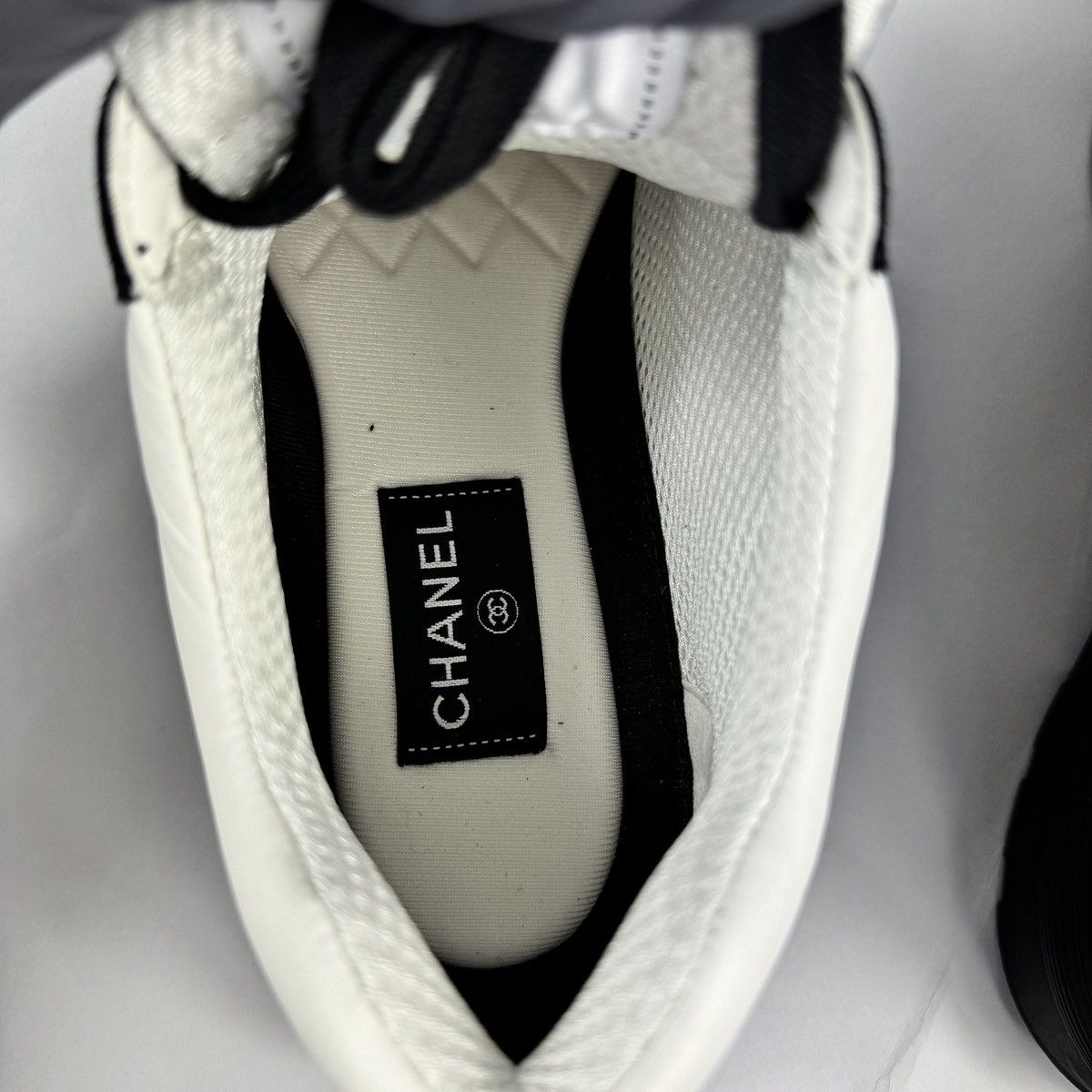 Chanel CLASSIC LOW TOP LOGO SNEAKERS Size US 10 / EU 43 - 10 Thumbnail