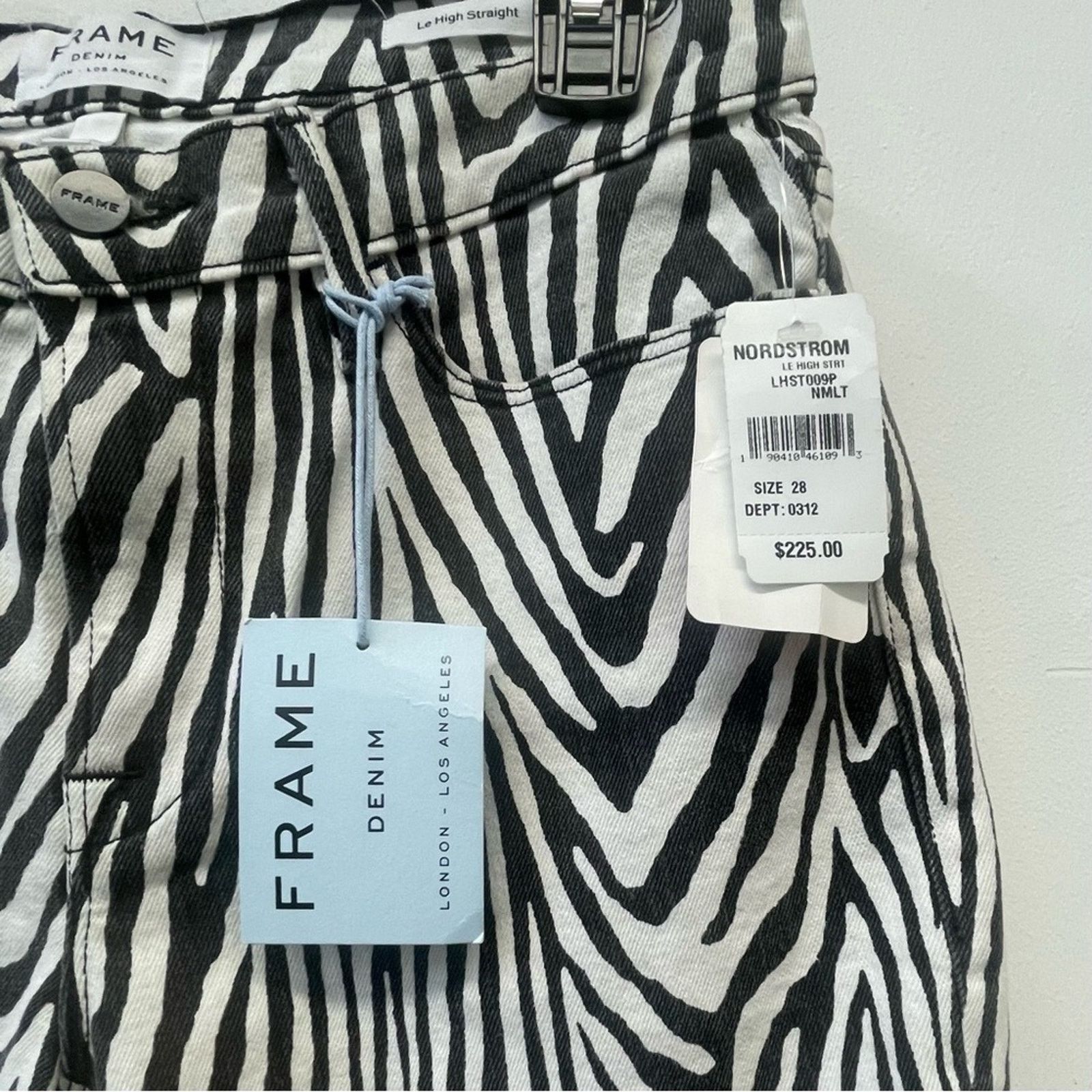 Frame NWT Frame Le High Straight Zebra Crop Jeans size 28 Size 28" / US 6 / IT 42 - 7 Thumbnail