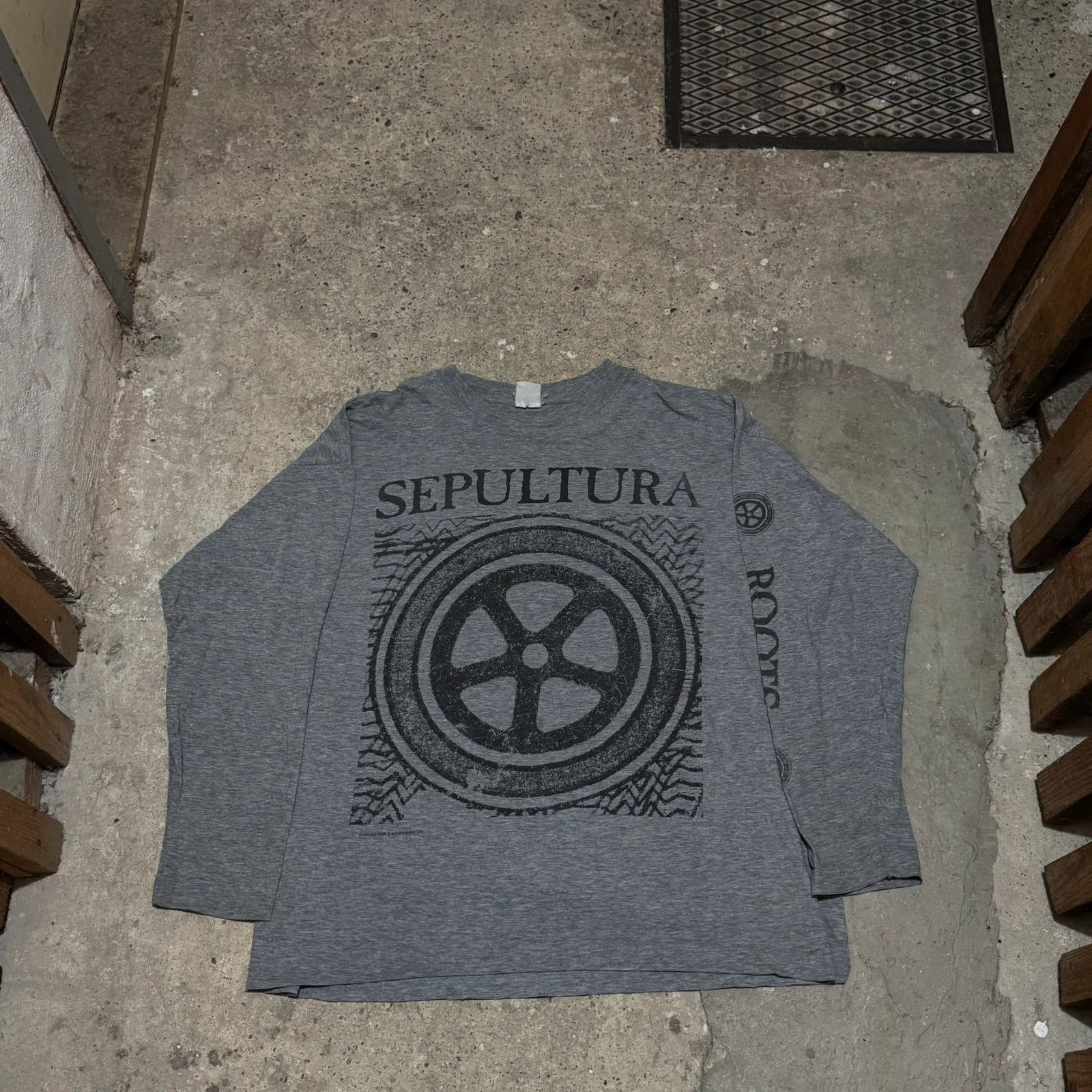 Band Tees Vintage rare sepultura the roots 1996 longsleeve Size US XL / EU 56 / 4 - 1 Thumbnail