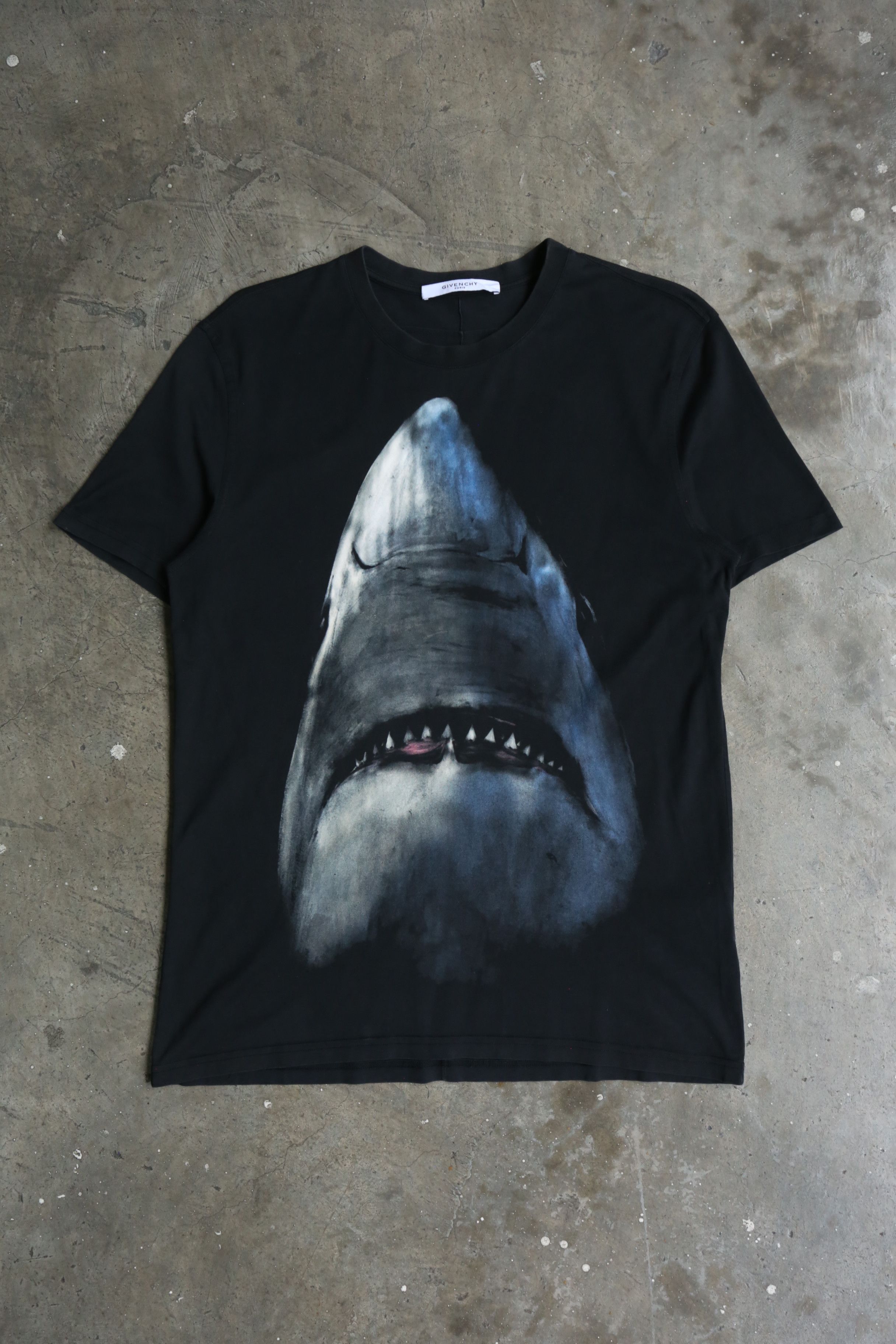 Givenchy Givenchy - Riccardo Tisci - F/W 17 - Shark Tee Size US L / EU 52-54 / 3 - 1 Thumbnail