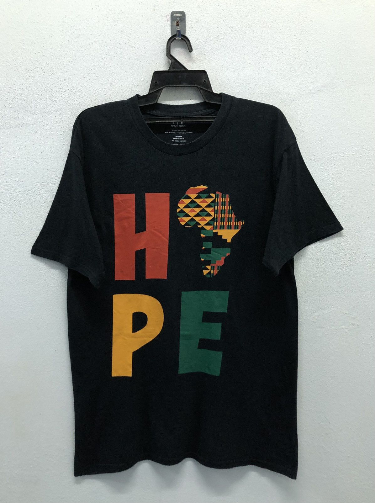 Vintage Vintage Hope Starts Here Africa Map T-Shirt Size US L / EU 52-54 / 3 - 1 Thumbnail