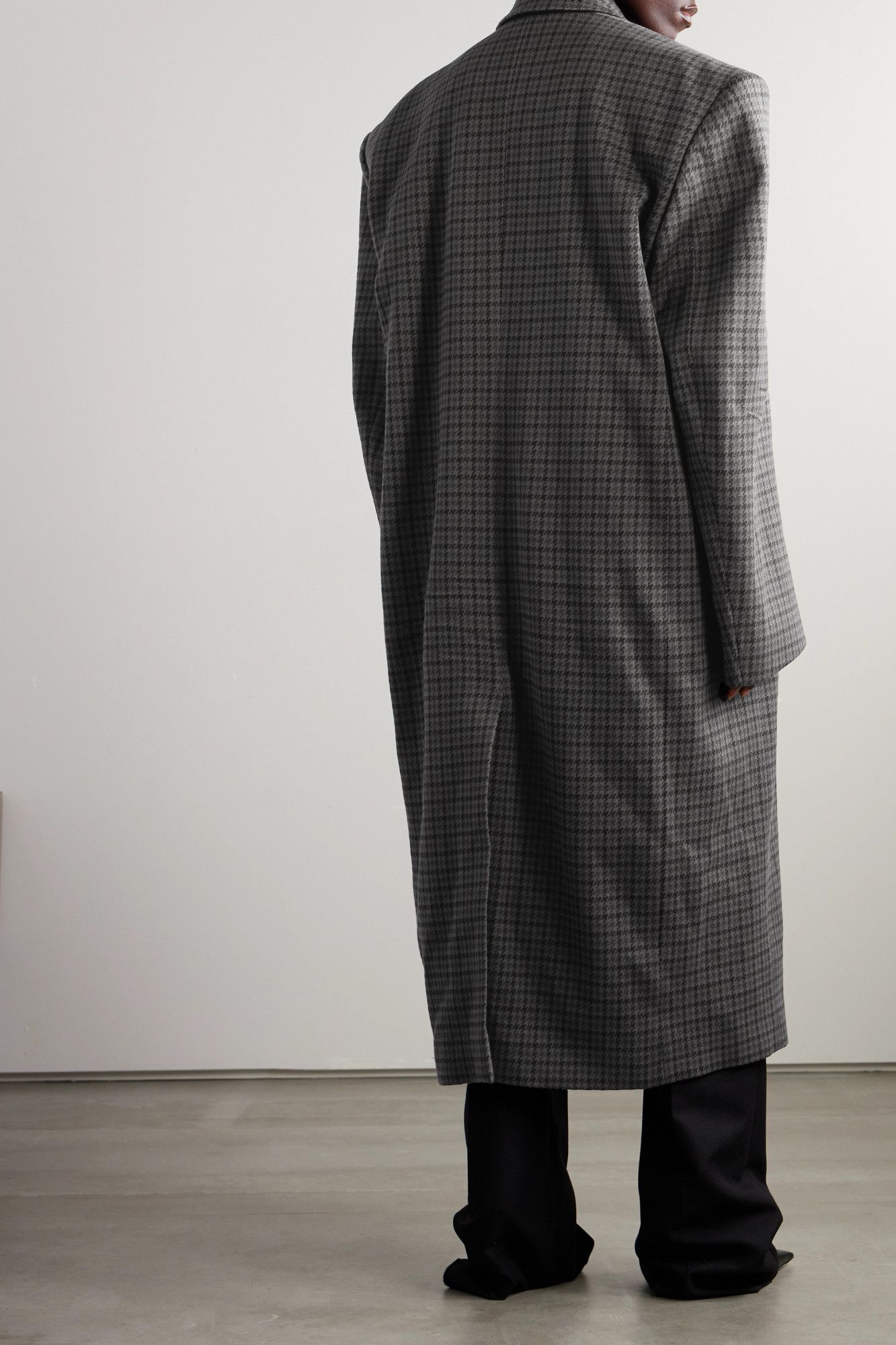 Balenciaga Balenciaga Oversized Houndstooth Coat in Grey and Black Size US M / EU 48-50 / 2 - 3 Thumbnail