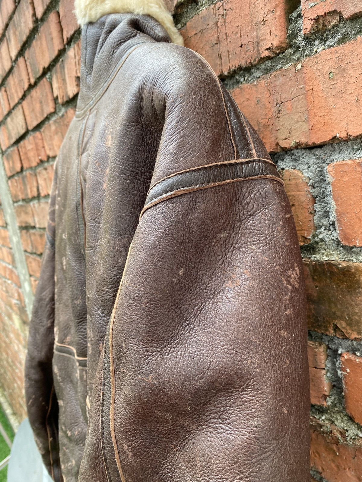 Avirex vintage b3 flight jacket sheepskin Size US M / EU 48-50 / 2 - 14 Thumbnail