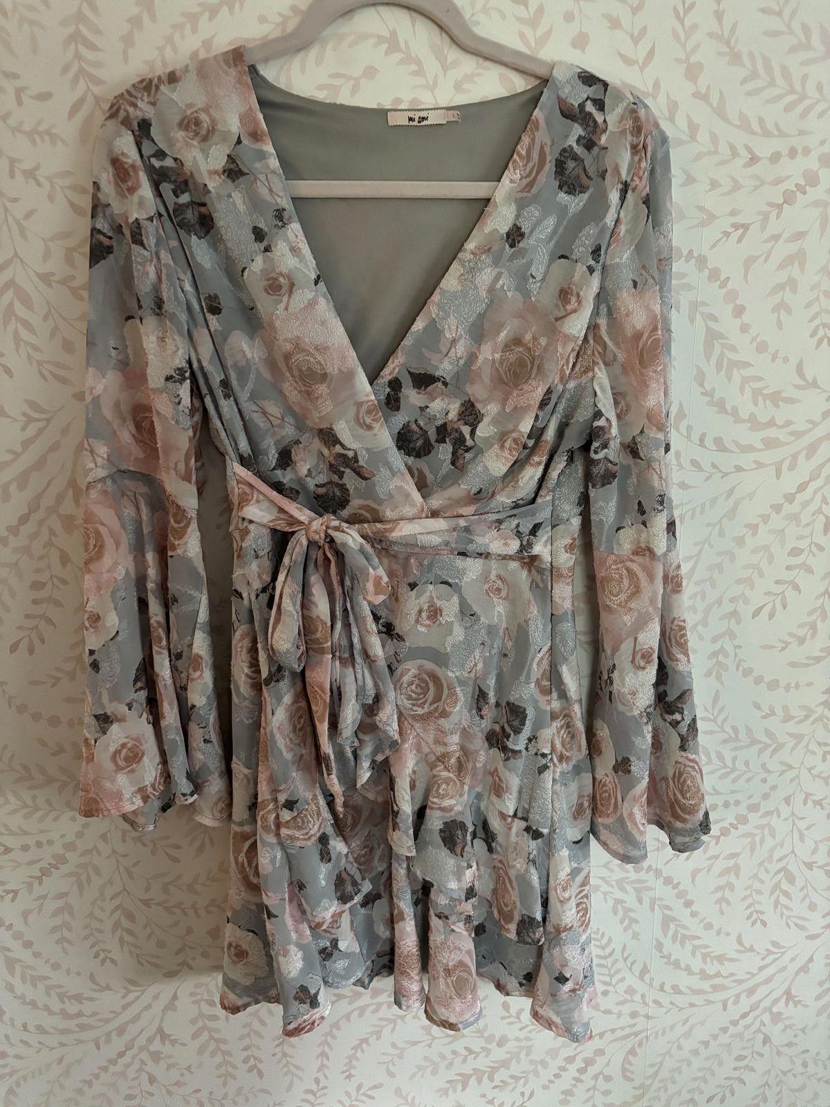 NBDN Nobrandedon NWOT Bell Sleeve Rosy Floral Faux Wrap Dress Size L / US 10 / IT 46 - 1 Thumbnail