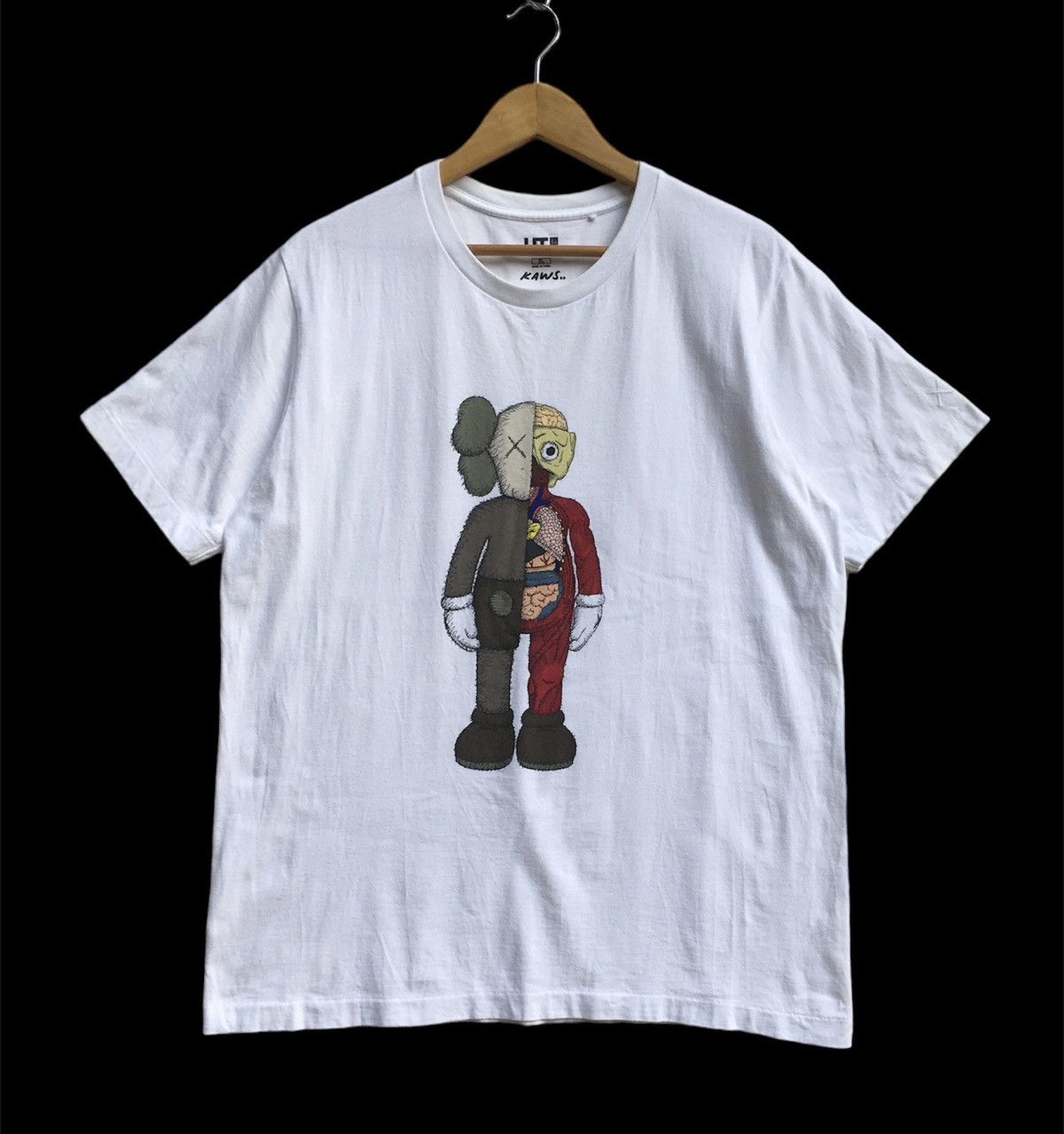 Japanese Brand Vintage Uniqlo X Kaws Tee White XL Size US XL / EU 56 / 4 - 1 Thumbnail
