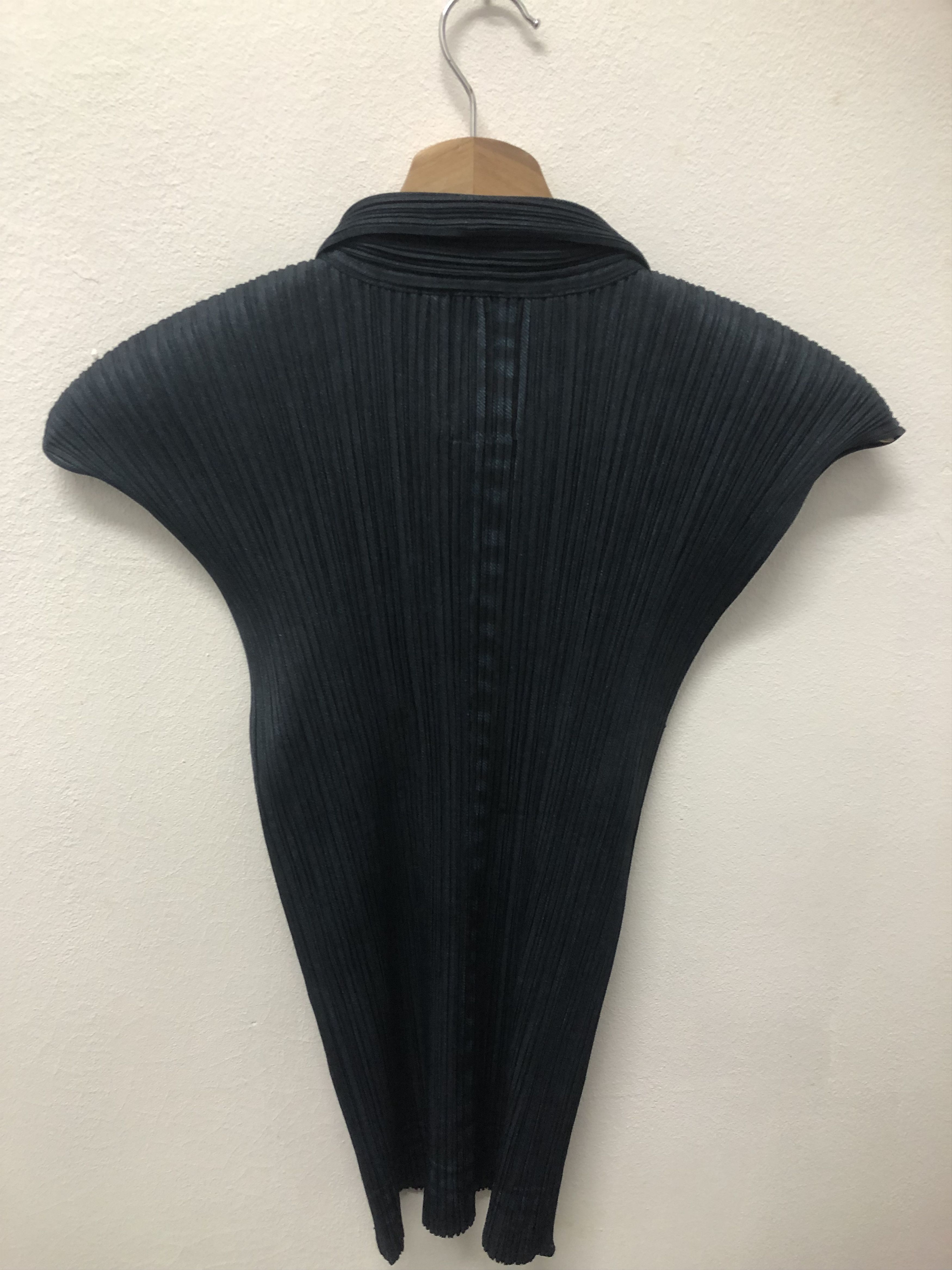 Pleats Please Issey Miyake Pleats Please short-sleeved tunic dark blue Size M / US 6-8 / IT 42-44 - 2 Thumbnail