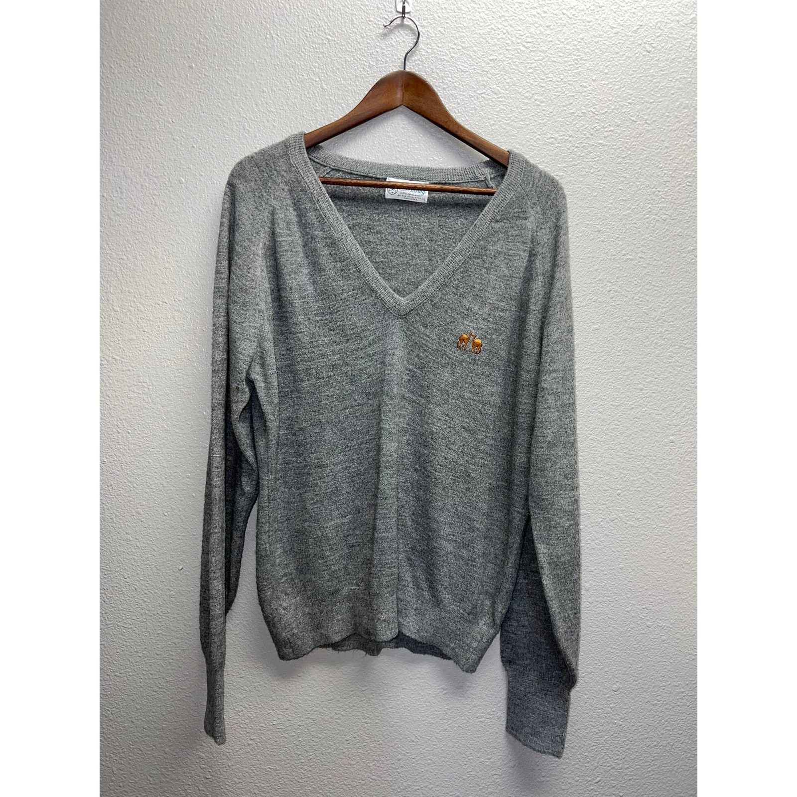 Vintage Vintage Kissing Camels Sweater Pickering Kimberton V Neck L Size US L / EU 52-54 / 3 - 1 Thumbnail