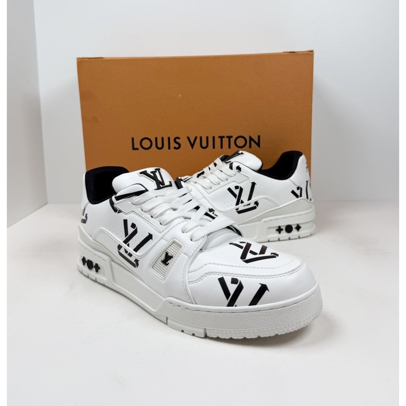 Louis Vuitton Size 8LV/9US - Louis Vuitton White Black Trainers Size US 9 / EU 42 - 2 Thumbnail