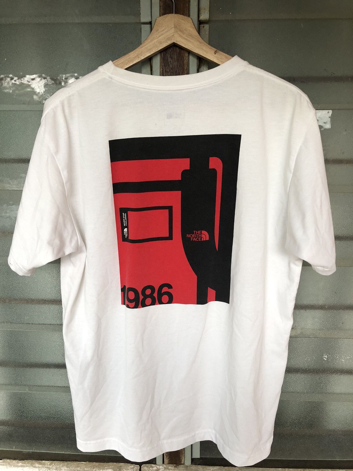 The North Face Vintage The North Face Never Stop Exploring Shirt Tee Size US XL / EU 56 / 4 - 6 Thumbnail