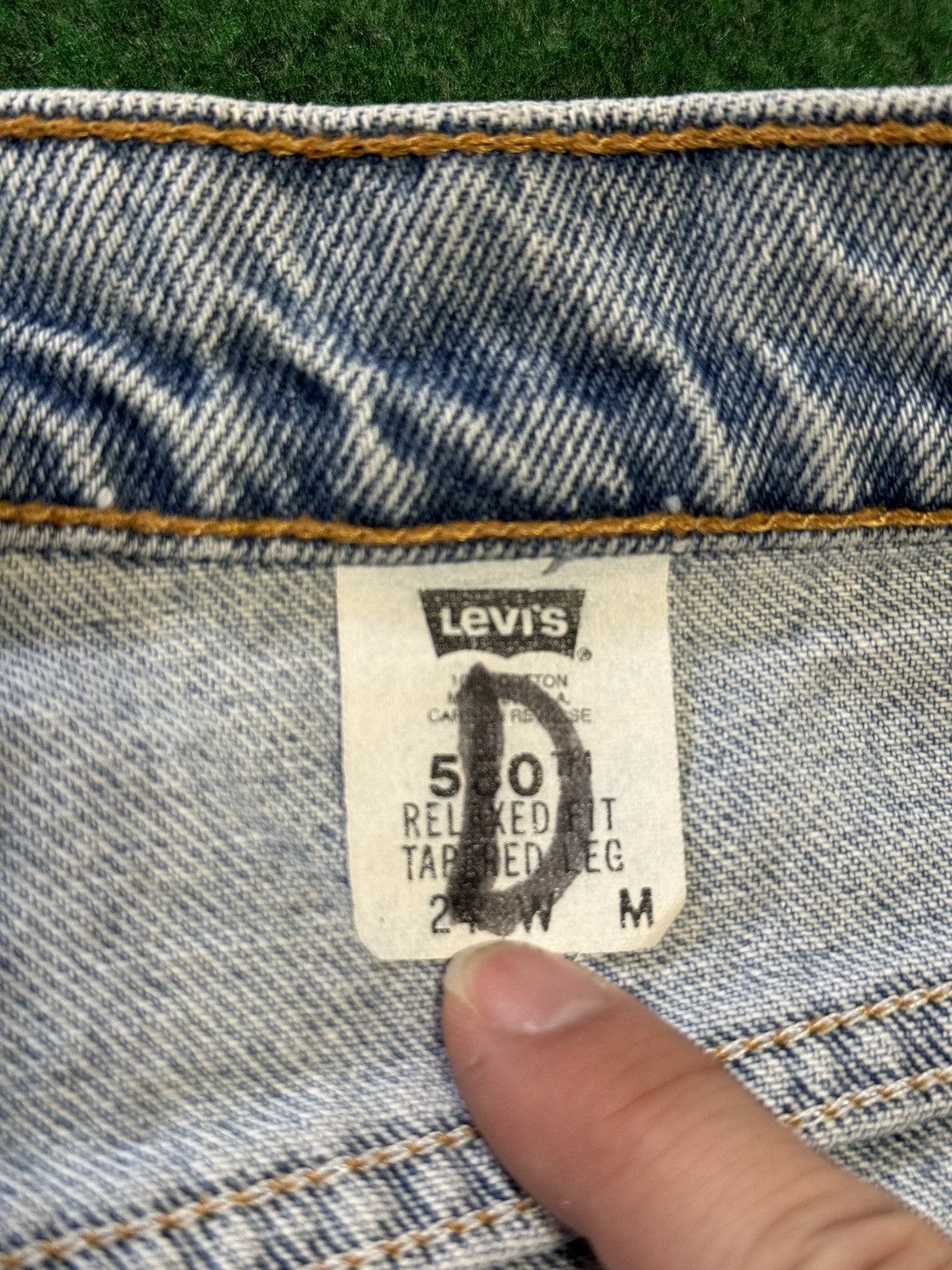Levi's Vintage Clothing Vintage 90s Levi’s 550 Relaxed Taper Light Wash Jeans Size 42" / US 20 - 4 Thumbnail
