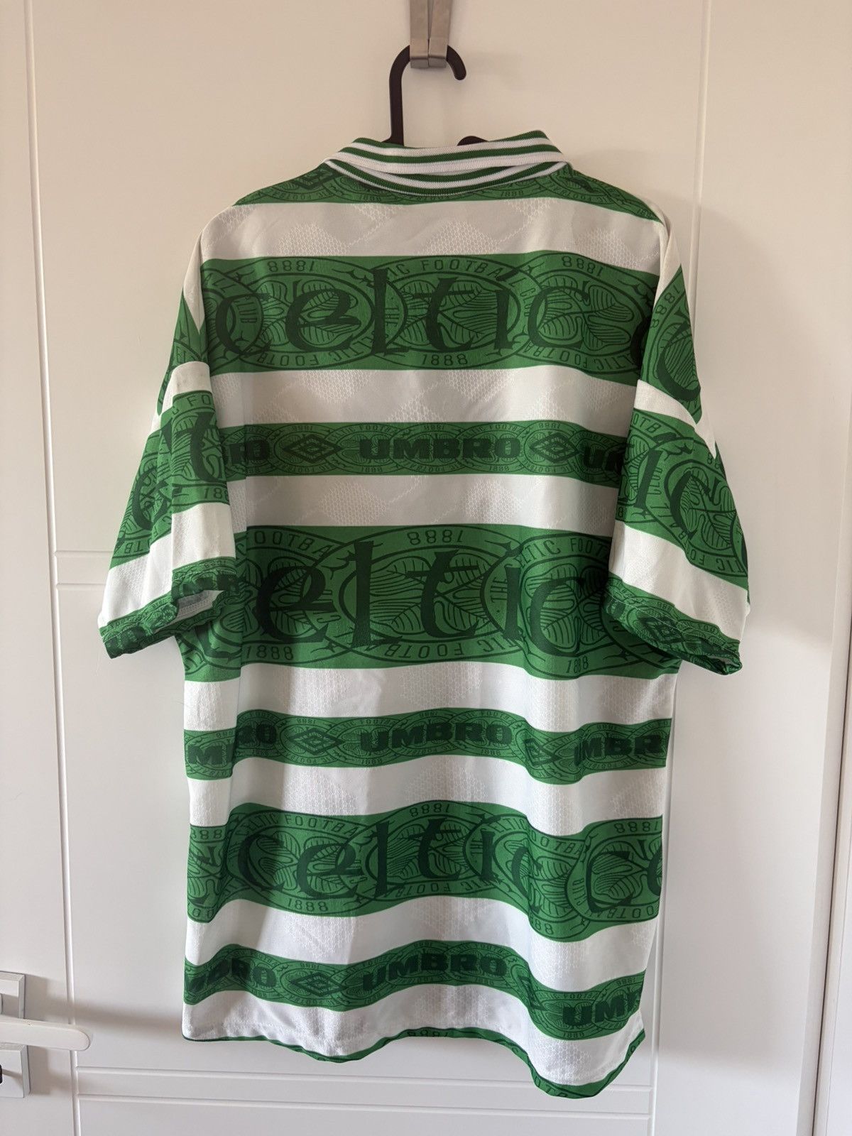 Umbro Celtic Glasgow umbro 1995-1997 home Vintage Soccer Jersey Size US L / EU 52-54 / 3 - 5 Thumbnail