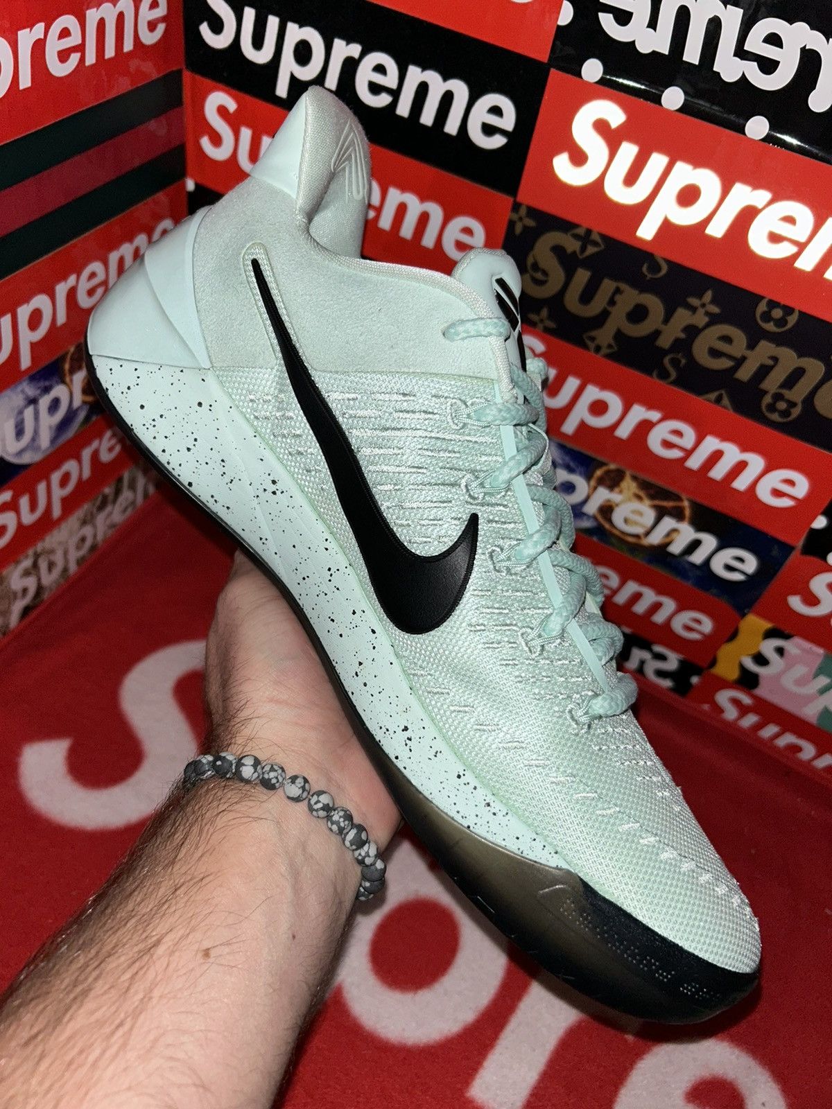 Nike Nike Kobe AD Igloo 2017 Mint Green 852425-300 size 13.5 VNDS Size US 13 / EU 46 - 7 Thumbnail