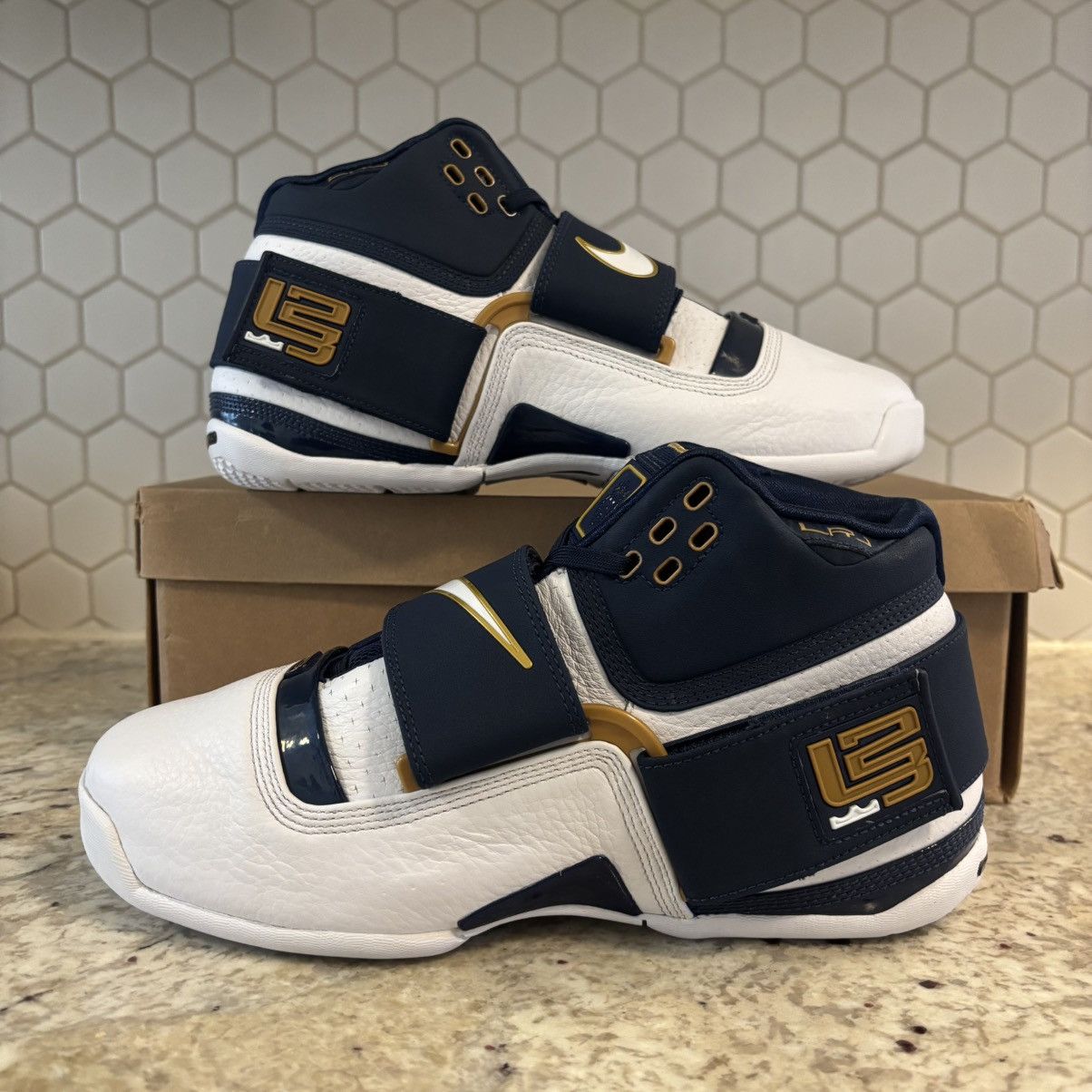 Size 9.5 - Nike LeBron Soldier 1 25 Straight Clean No Box