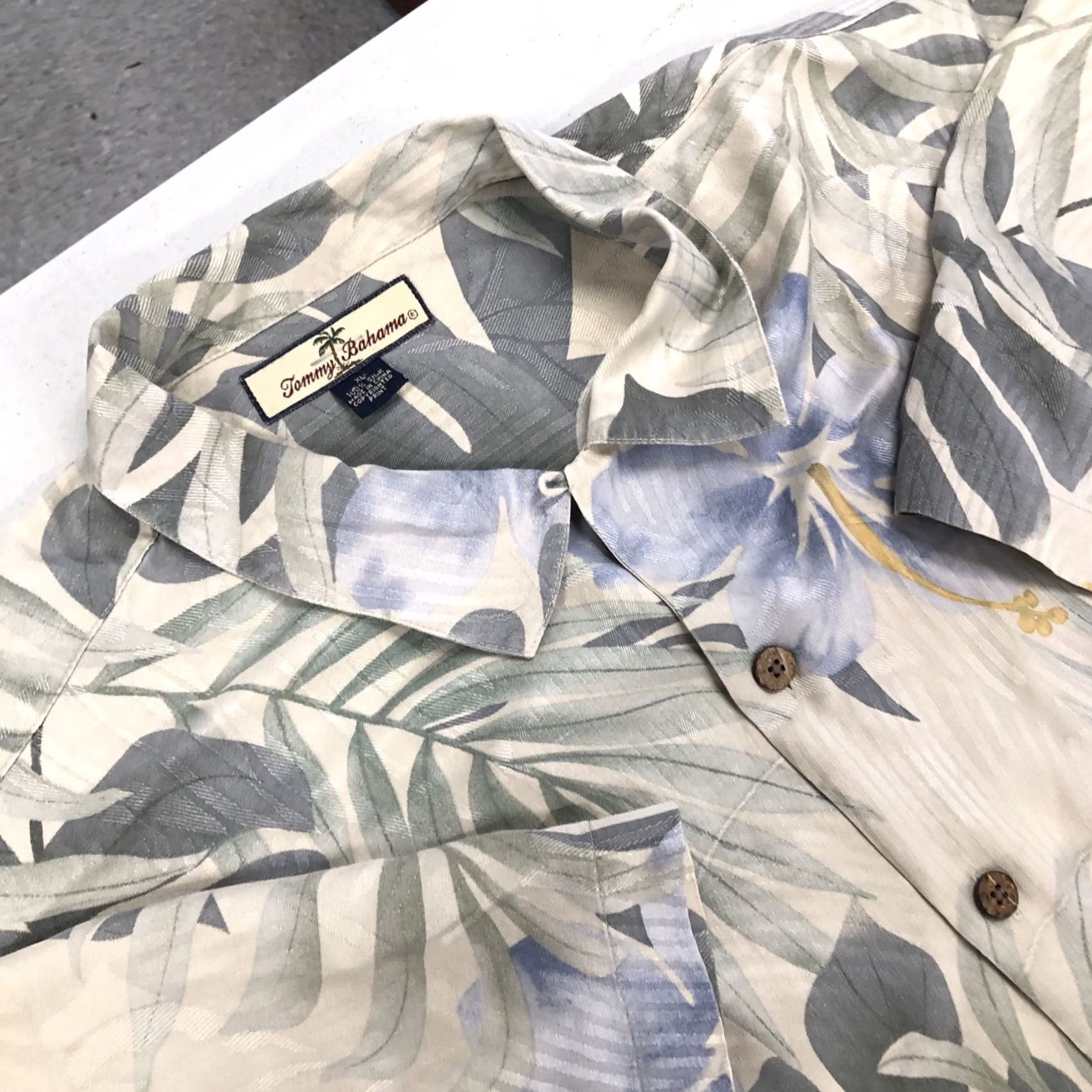 Tommy Bahama Tommy Bahama Island Zone Silk Hawaiian Shirt Men XL Multicolor Floral Loop Collar Button-Up Short Sleeve Casual Size US XL / EU 56 / 4 - 2 Thumbnail